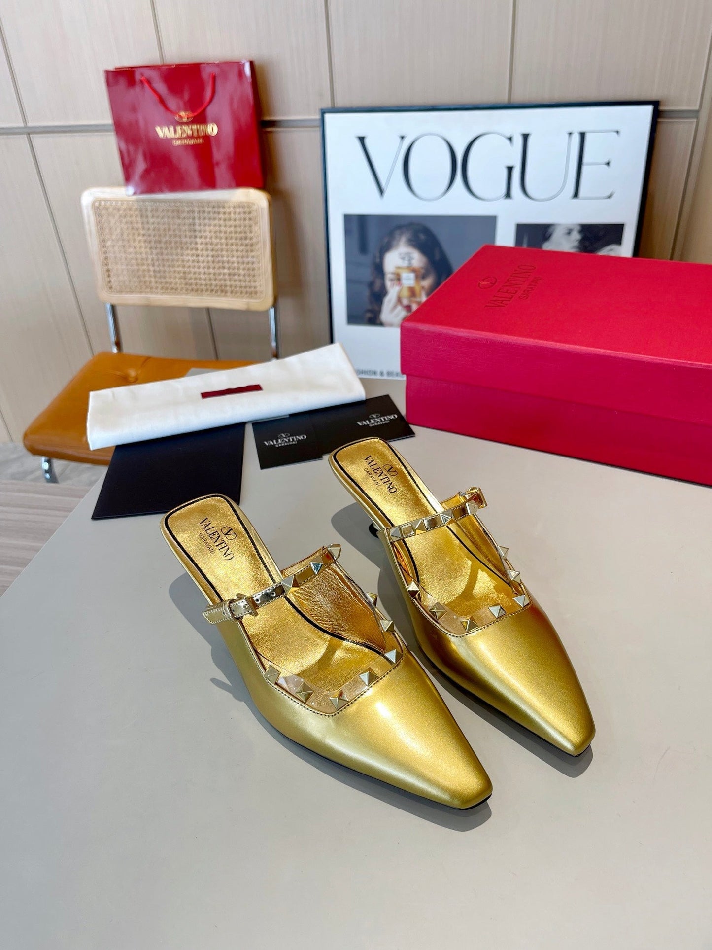 ROCKSTUD CAGED MULES 5 CM IN GOLD CALFSKIN - 34