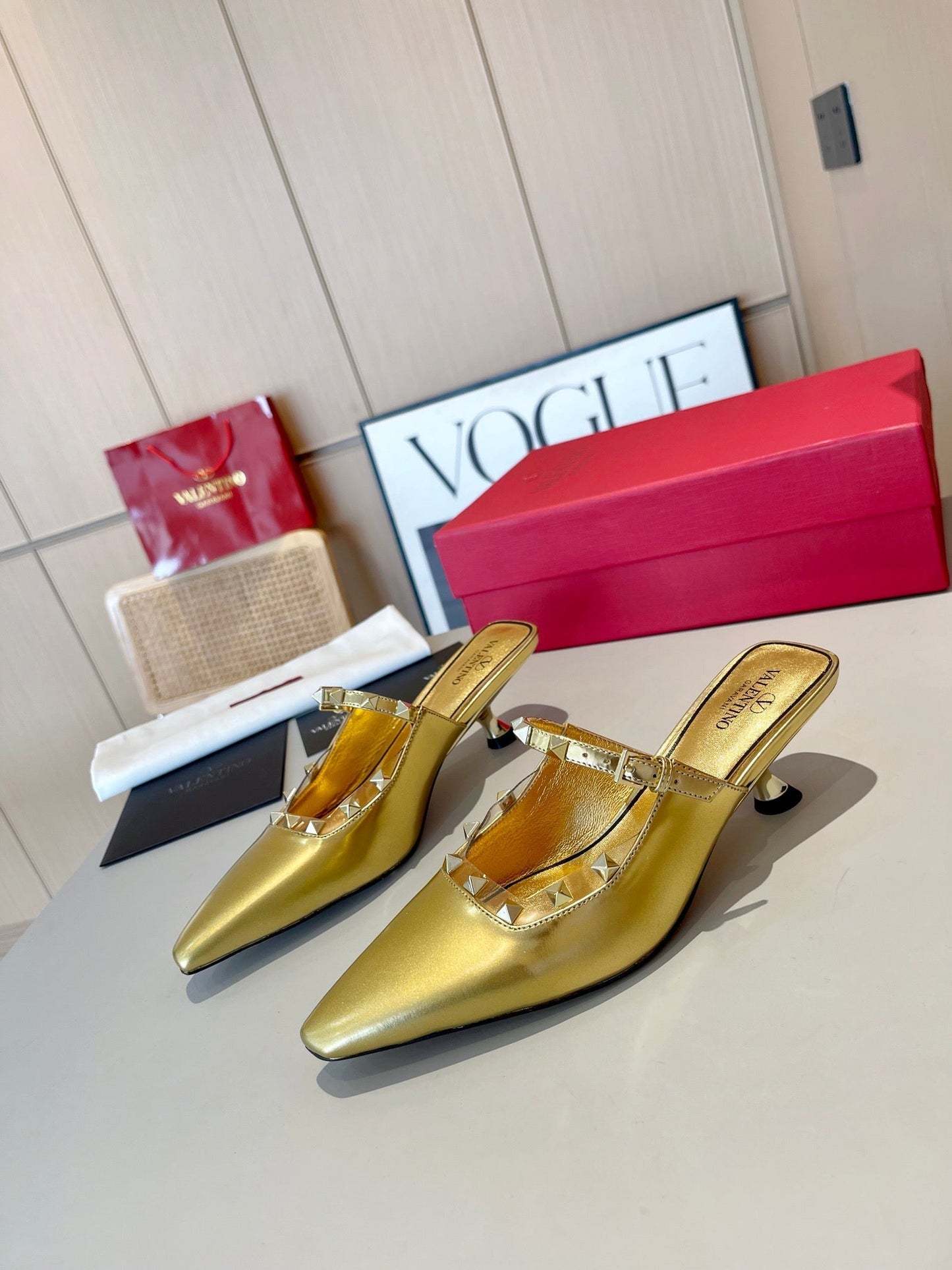 ROCKSTUD CAGED MULES 5 CM IN GOLD CALFSKIN - 34