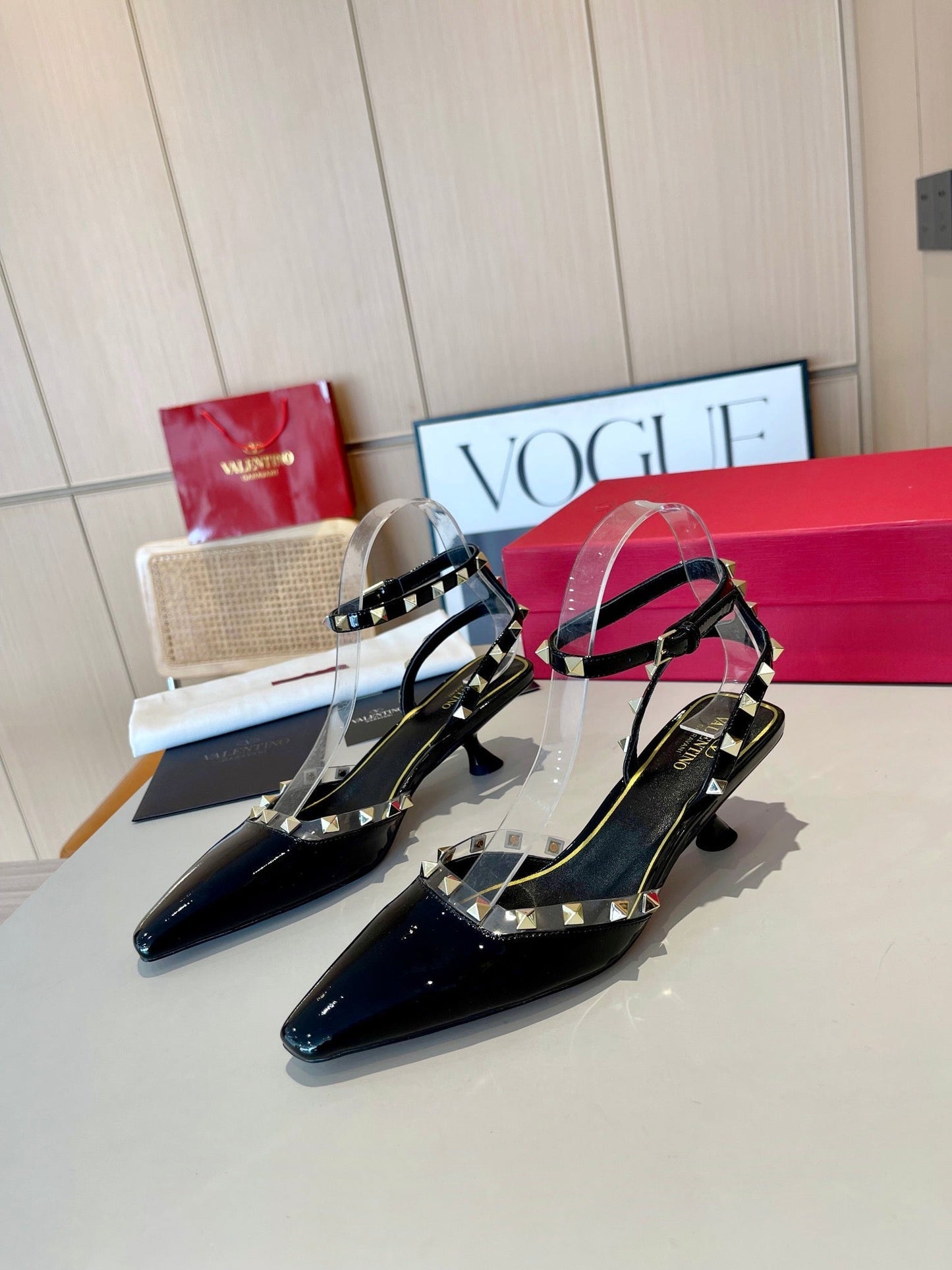 ROCKSTUD CAGED SLINGBACKS 5 CM IN BLACK CALFSKIN - 34