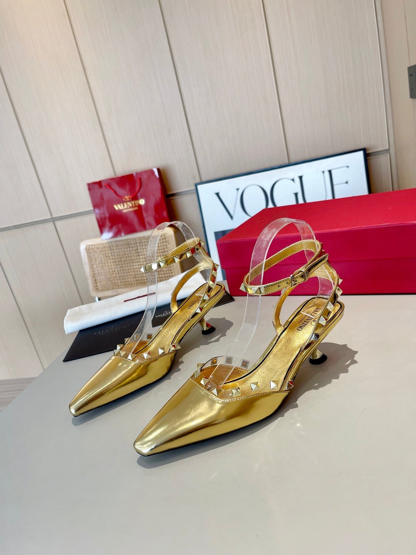 ROCKSTUD CAGED SLINGBACKS 5 CM IN GOLD CALFSKIN - 34