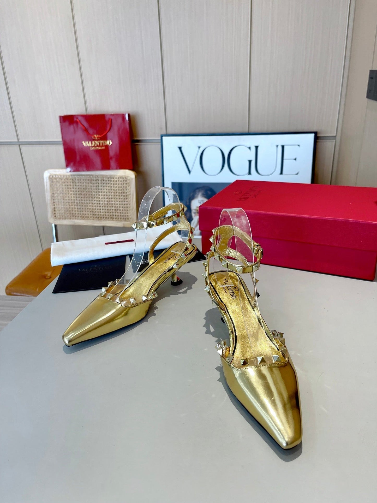 ROCKSTUD CAGED SLINGBACKS 5 CM IN GOLD CALFSKIN - 34