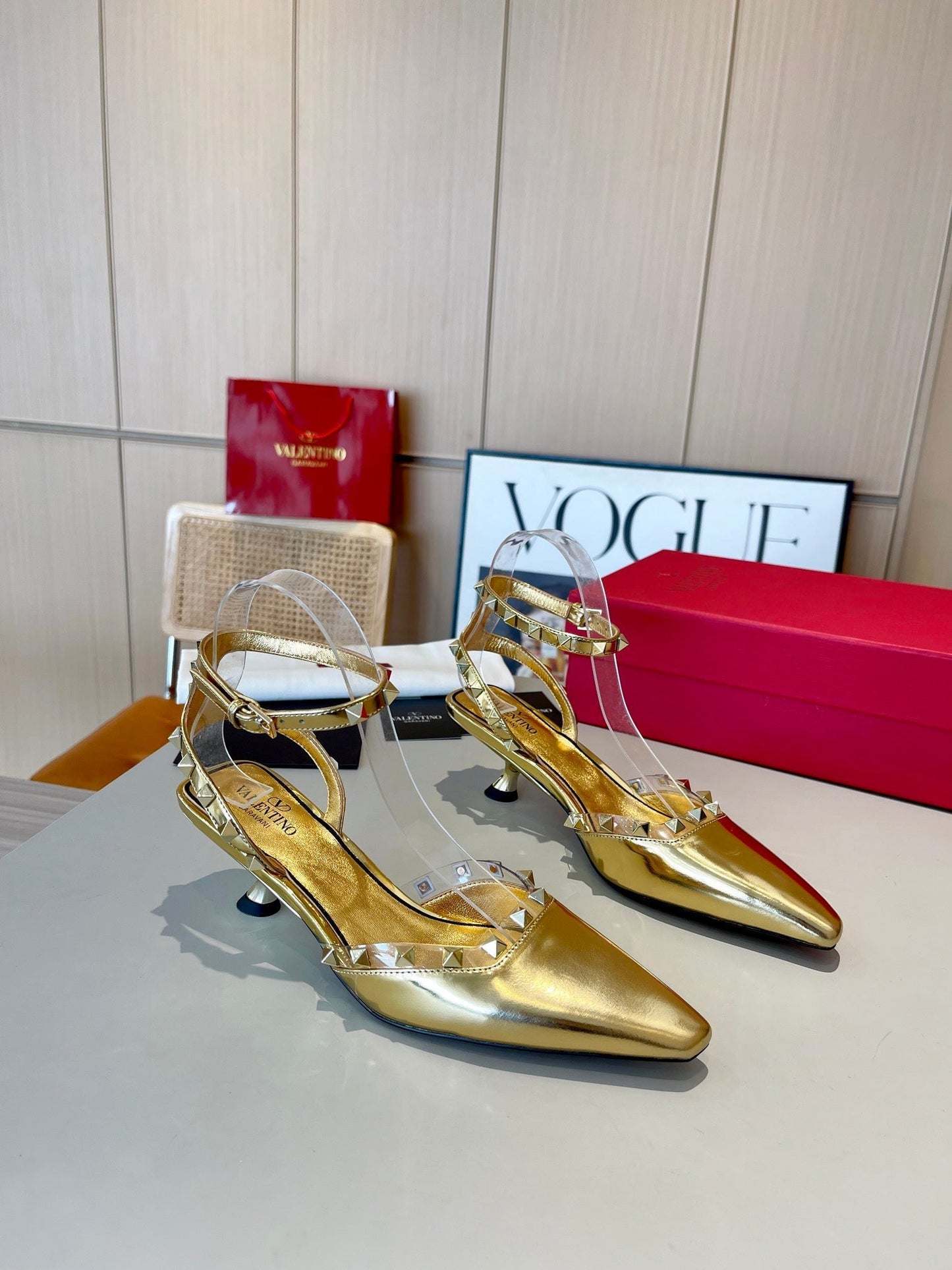 ROCKSTUD CAGED SLINGBACKS 5 CM IN GOLD CALFSKIN - 34