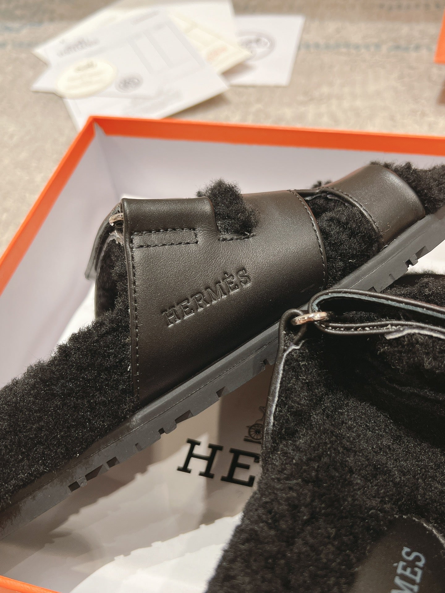 CHYPRE SANDAL IN BLACK SHEARLING AND CALFSKIN - 35