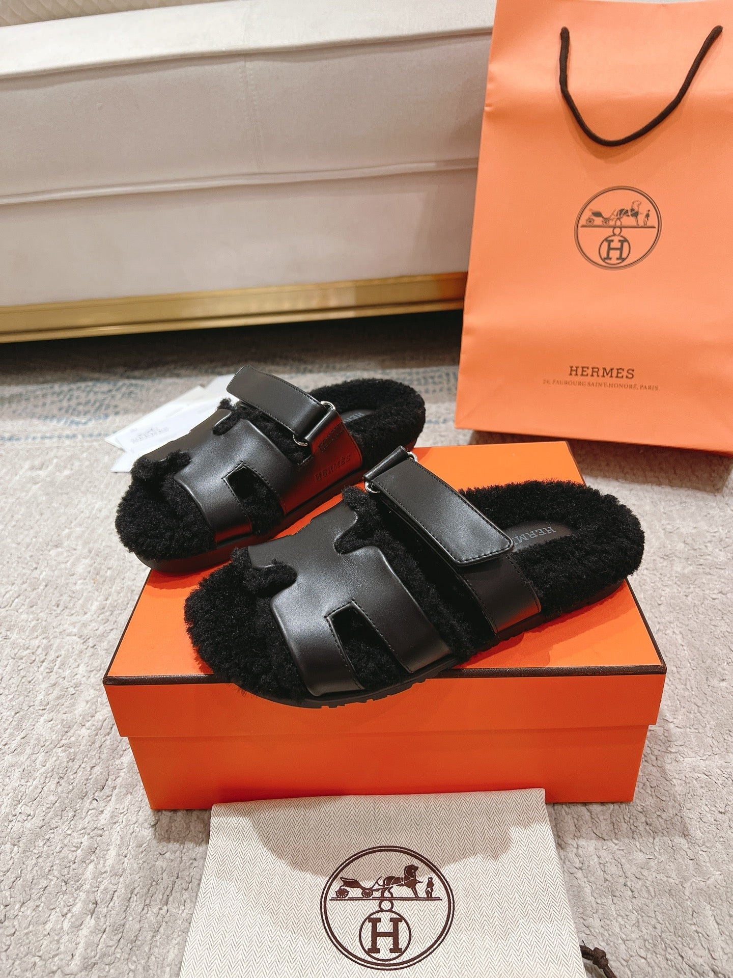 CHYPRE SANDAL IN BLACK SHEARLING AND CALFSKIN - 35
