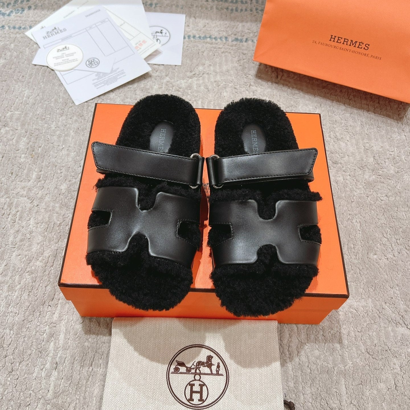 CHYPRE SANDAL IN BLACK SHEARLING AND CALFSKIN - 35