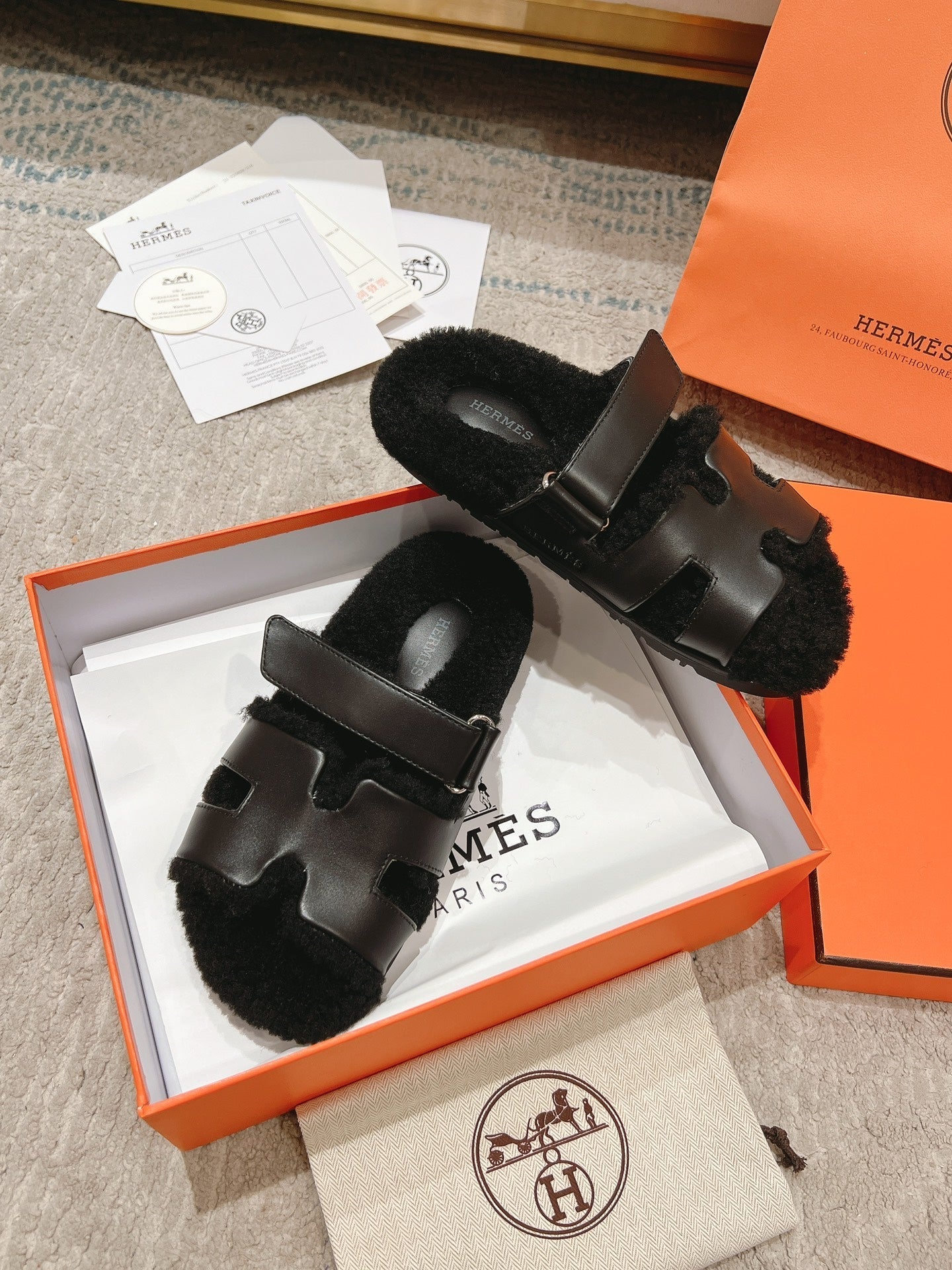 CHYPRE SANDAL IN BLACK SHEARLING AND CALFSKIN - 35