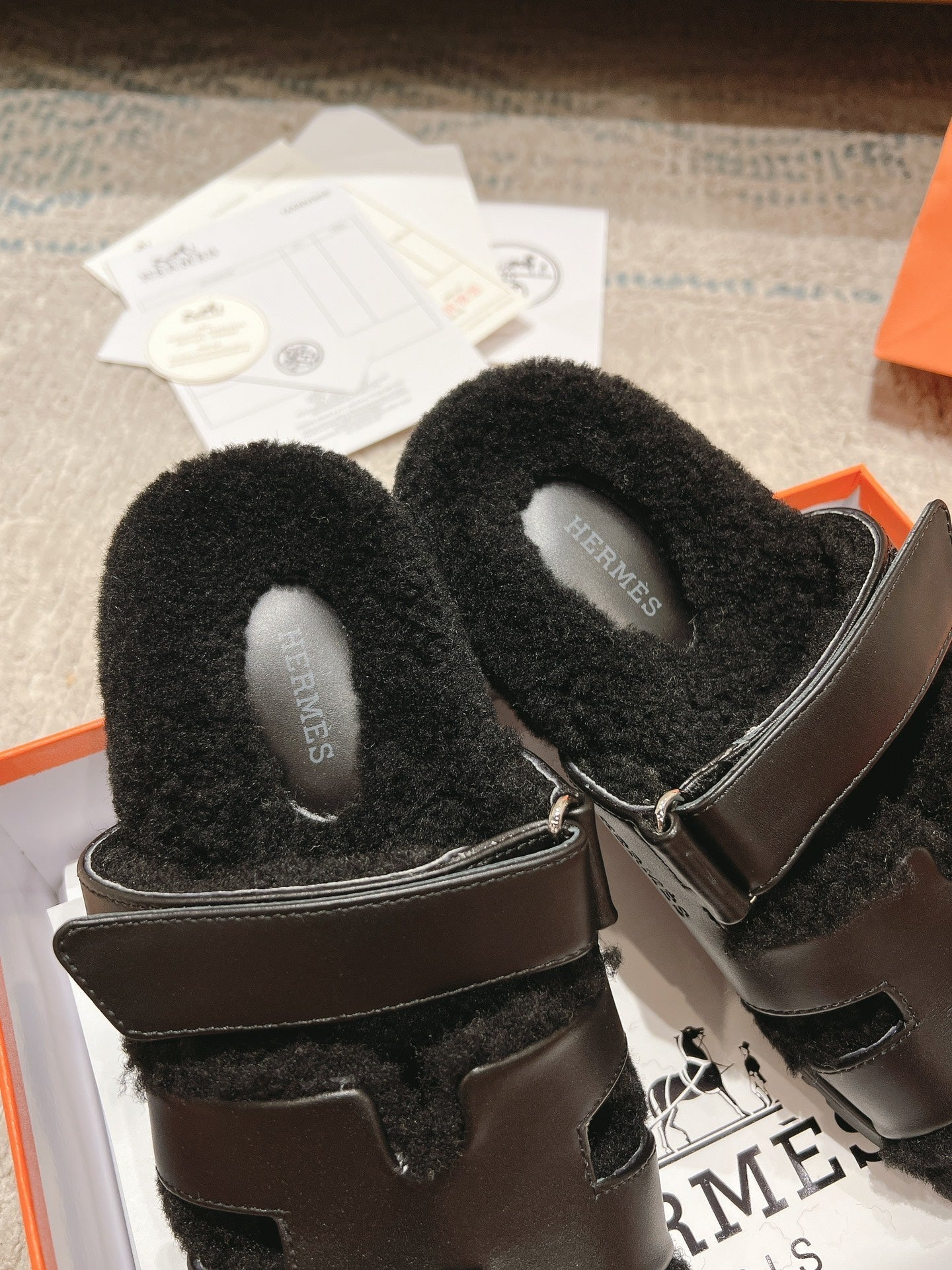 CHYPRE SANDAL IN BLACK SHEARLING AND CALFSKIN - 35
