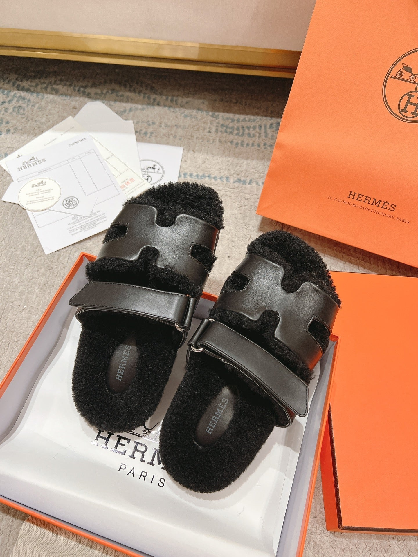 CHYPRE SANDAL IN BLACK SHEARLING AND CALFSKIN - 35