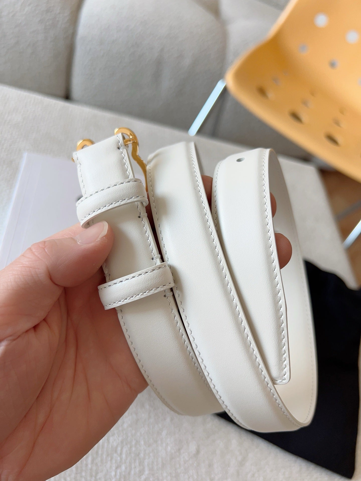 BELT 25MM TRIOMPHE LOGO CUT-OUT IN WHITE SMOOTH CALFSKIN WITH GOLD BUCKLE - 30