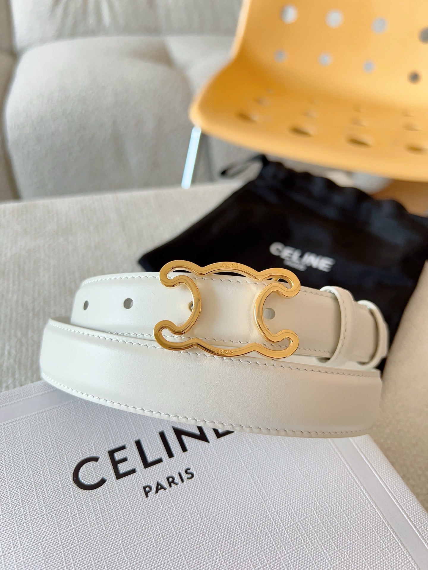 BELT 25MM TRIOMPHE LOGO CUT-OUT IN WHITE SMOOTH CALFSKIN WITH GOLD BUCKLE - 30