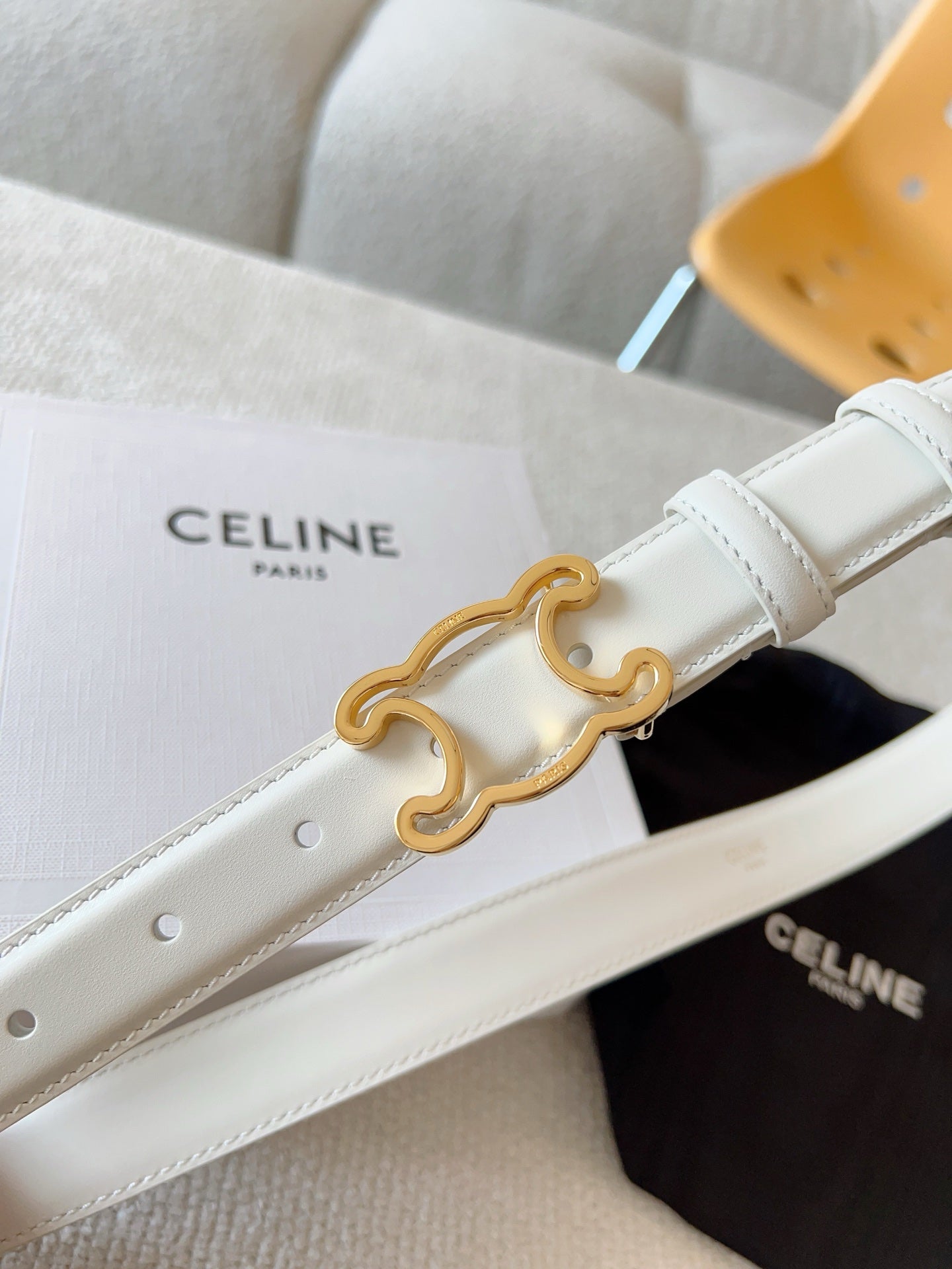 BELT 25MM TRIOMPHE LOGO CUT-OUT IN WHITE SMOOTH CALFSKIN WITH GOLD BUCKLE - 30