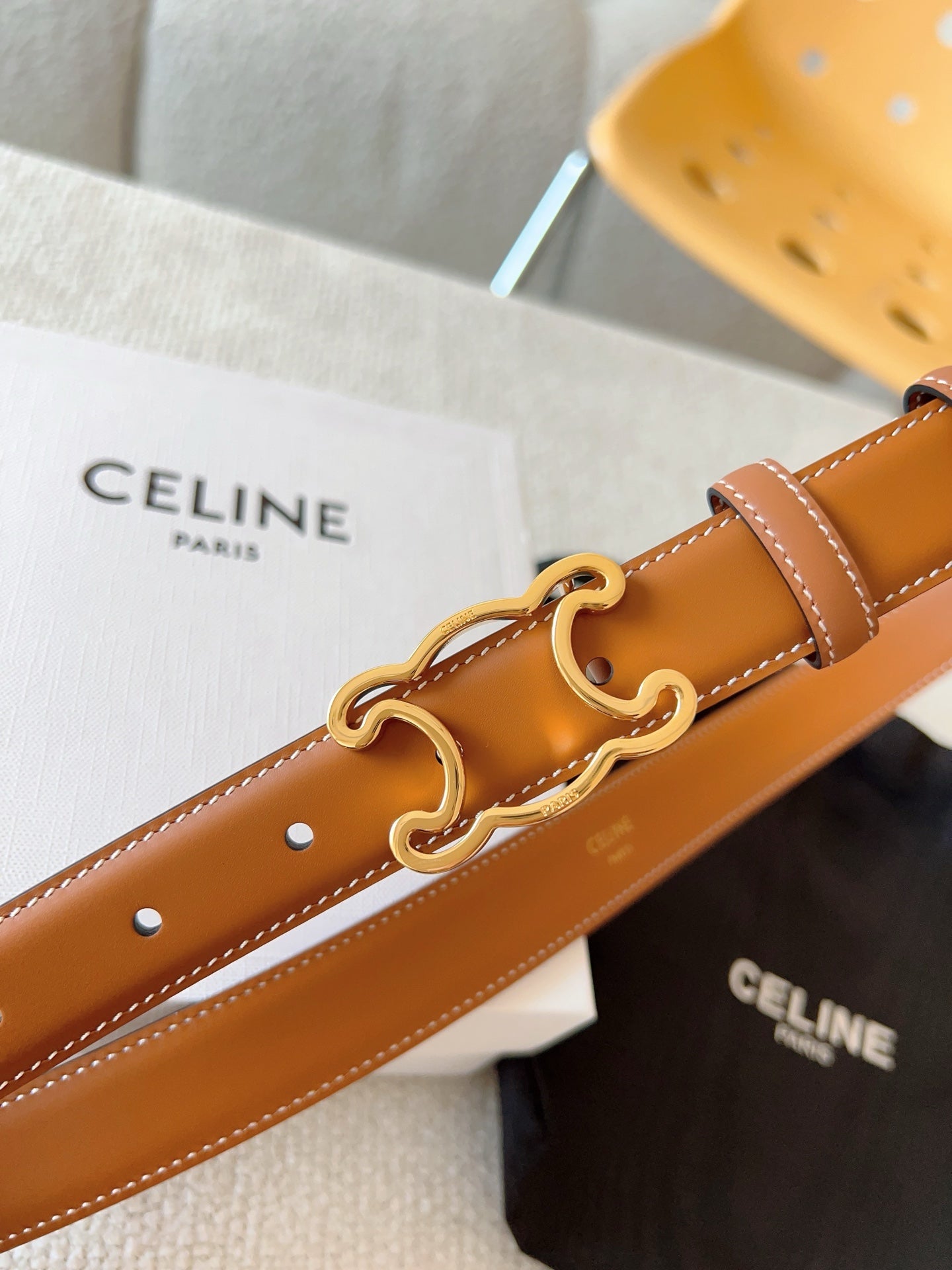 BELT 25MM TRIOMPHE LOGO CUT-OUT IN BROWN SMOOTH CALFSKIN WITH GOLD BUCKLE - 30