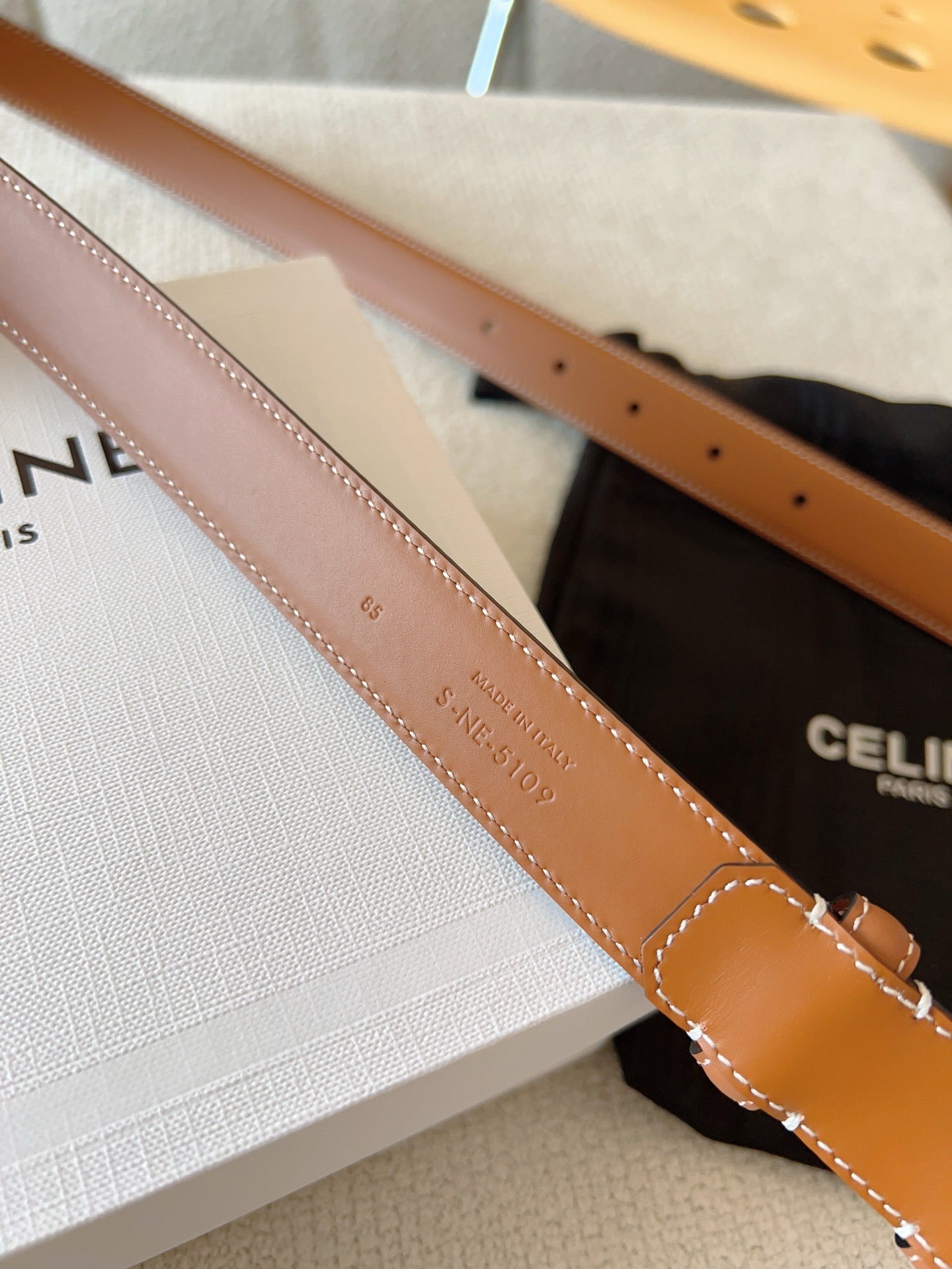CELINE 25S TRIOMPHE BELT 25MM IN CARAMEL CALFSKIN GOLD HARDWARE 585789 - 26 - 28
