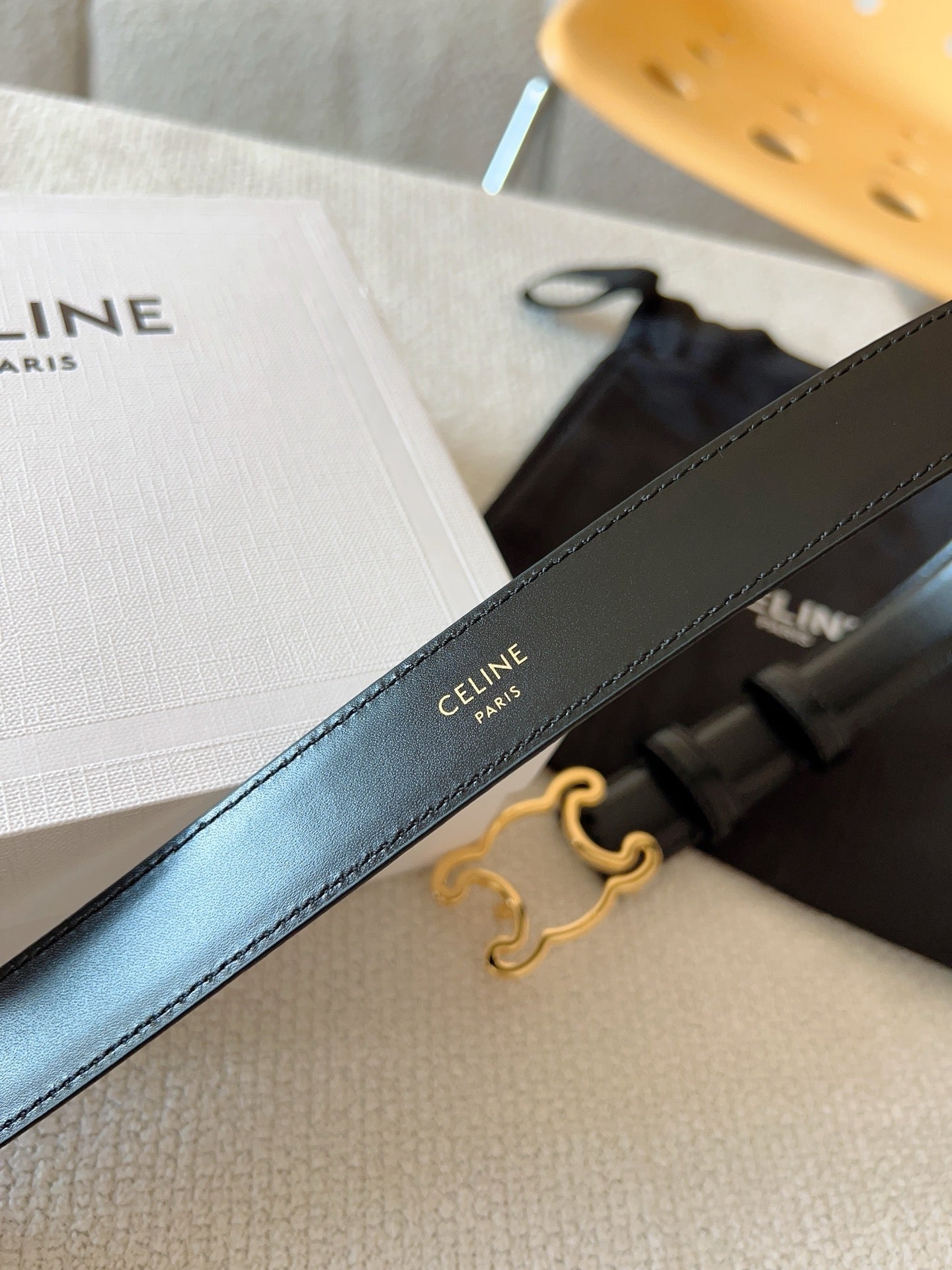 BELT 25MM TRIOMPHE LOGO CUT-OUT IN SMOOTH BLACK CALFSKIN WITH GOLD BUCKLE - 30