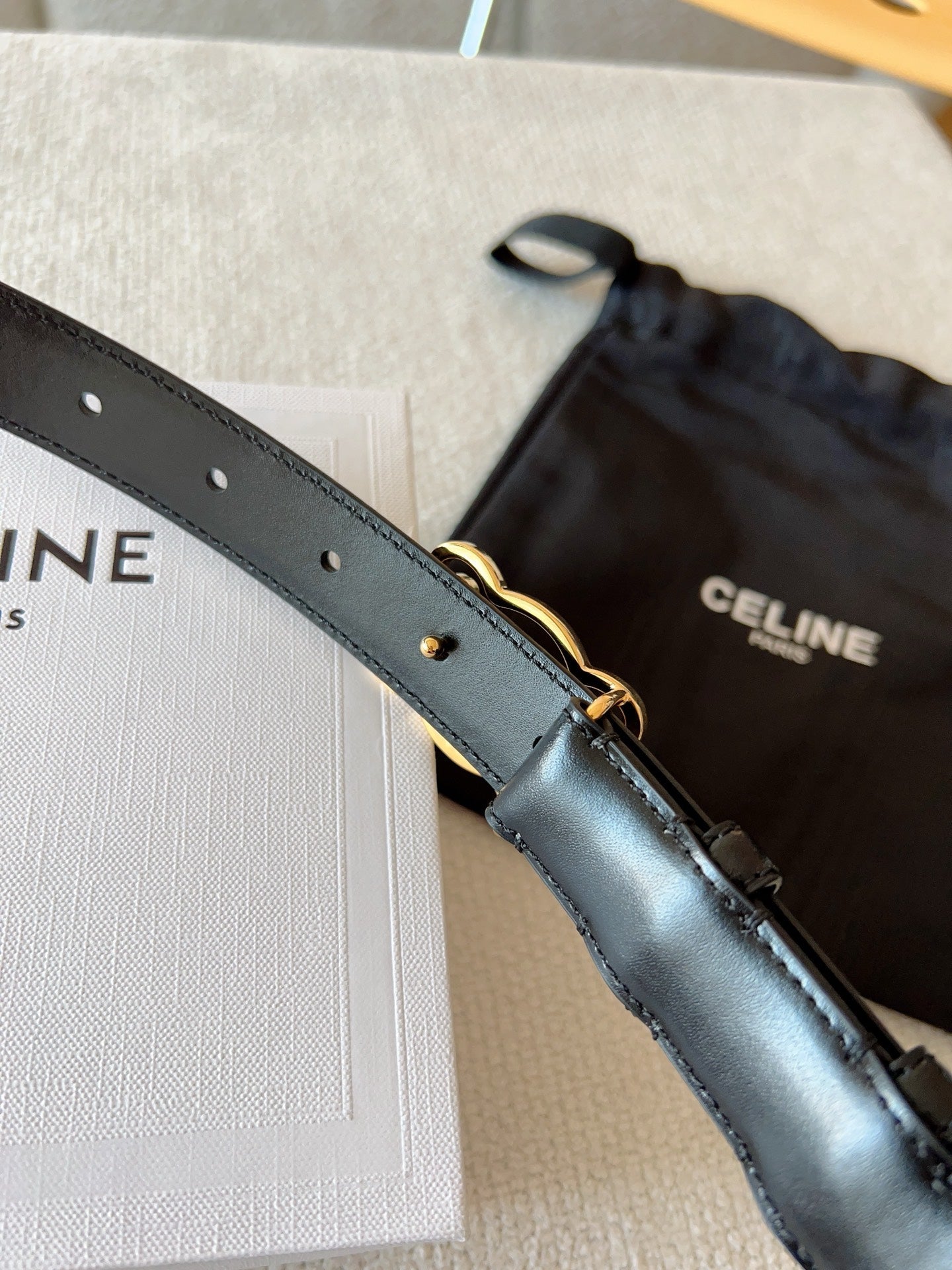 BELT 25MM TRIOMPHE LOGO CUT-OUT IN SMOOTH BLACK CALFSKIN WITH GOLD BUCKLE - 30