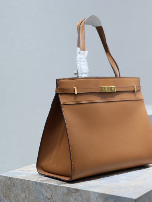 СУМКА-ШОПЕР MANHATTAN 40 З ГЛАДКОЇ ОВЕЧОЇ ШКІРИ КОЛЬОРУ TAWNY BROWN ІЗ ЗОЛОТОЮ ПРЯЖКОЮ