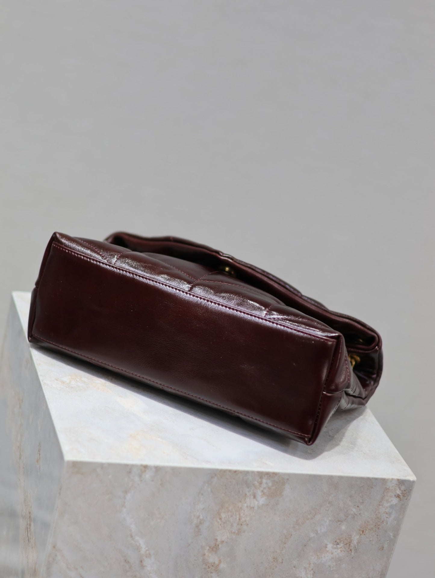 YSL 25S LOULOU PUFFER MEDIUM 29 IN DARK BURGUNDY CALFSKIN