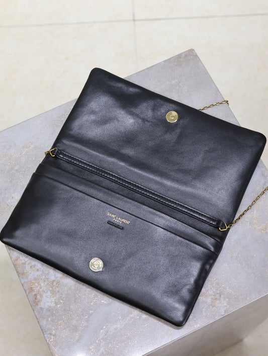 СУМКА CALYPSO POUCH 24 З ЧОРНОЇ ОВЧИНИ З ЗОЛОТИМ ЛОГОТИПОМ