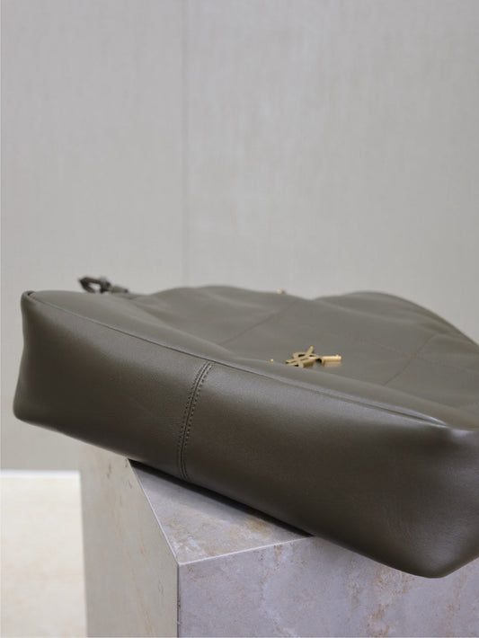 JAMIE LARGE POCHON 34 З ОВЕЧОЇ ШКІРИ КОЛЬОРУ UNIFORM GREEN З МІДНОЮ ФУРНІТУРОЮ