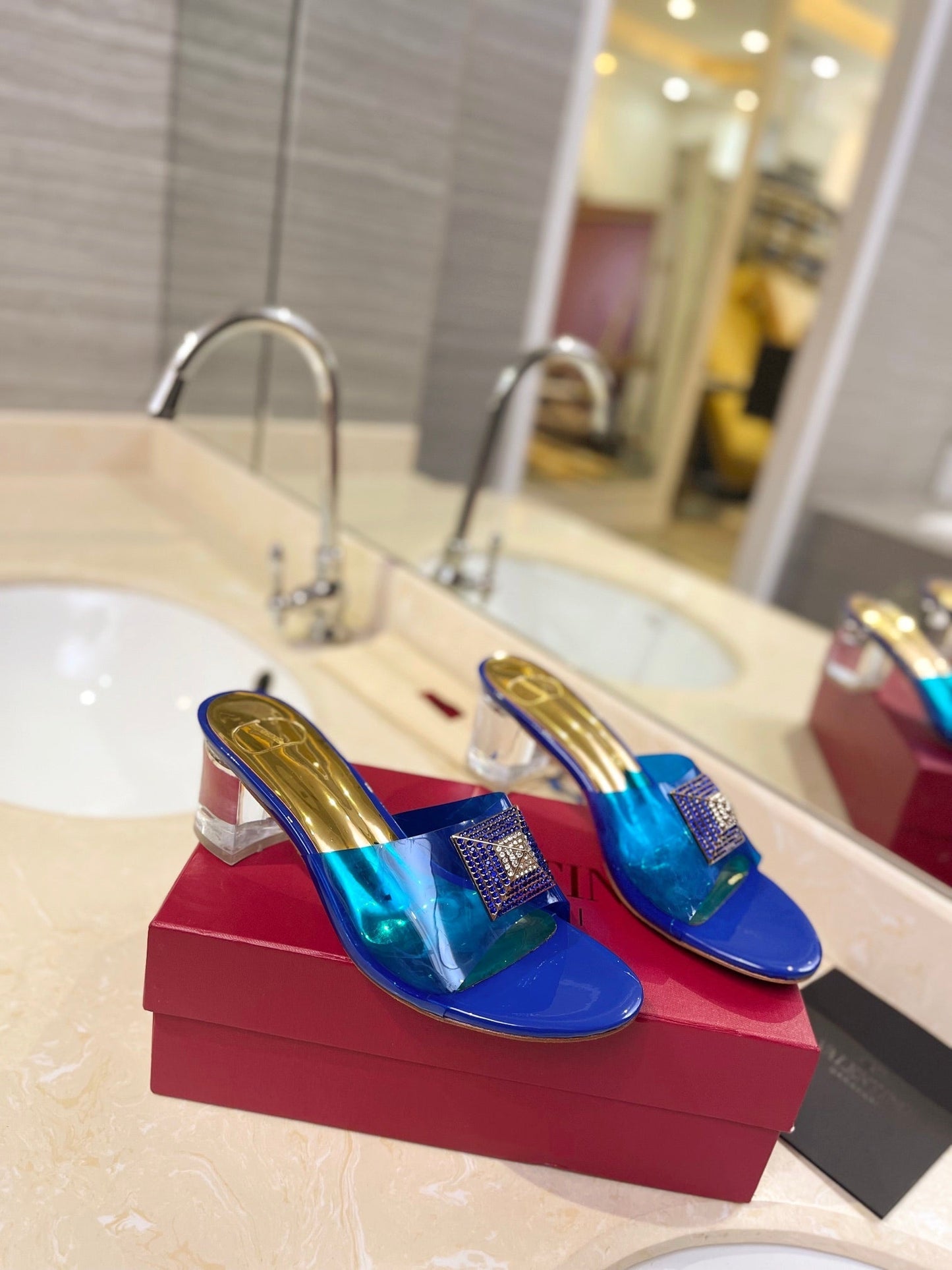 HIGH MULE 60MM IN COBALT BLUE SHEEPSKIN AND TRANSPARENT PVC - 35