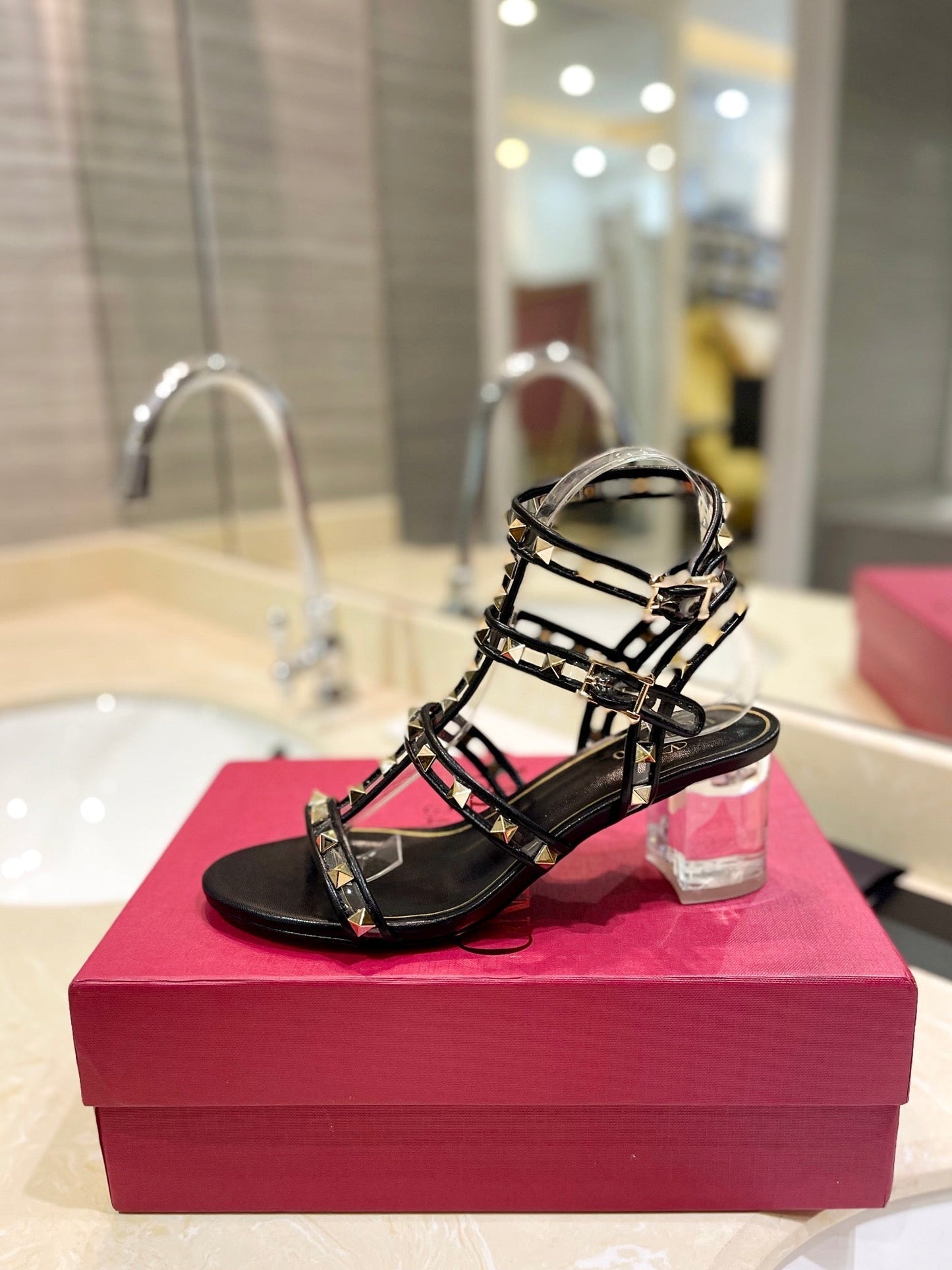 ROCKSTUD SANDAL WITH STRAP IN BLACK CALFSKIN 60 MM - 34