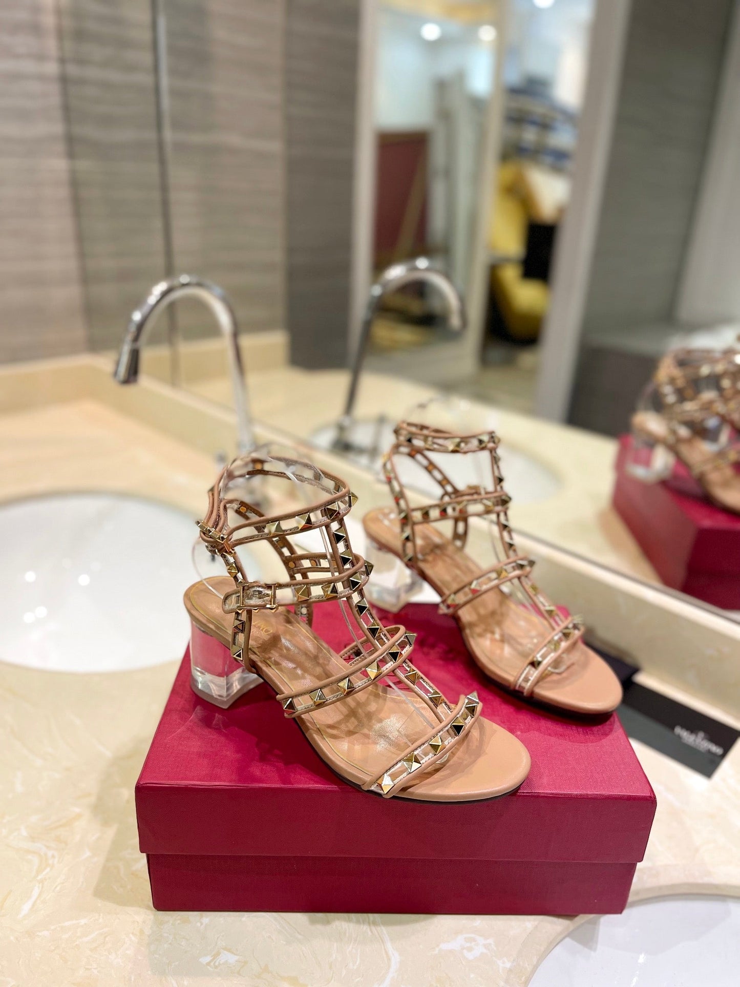 ROCKSTUD SANDAL WITH STRAP IN CAMEL BROWN CALFSKIN 60 MM - 34