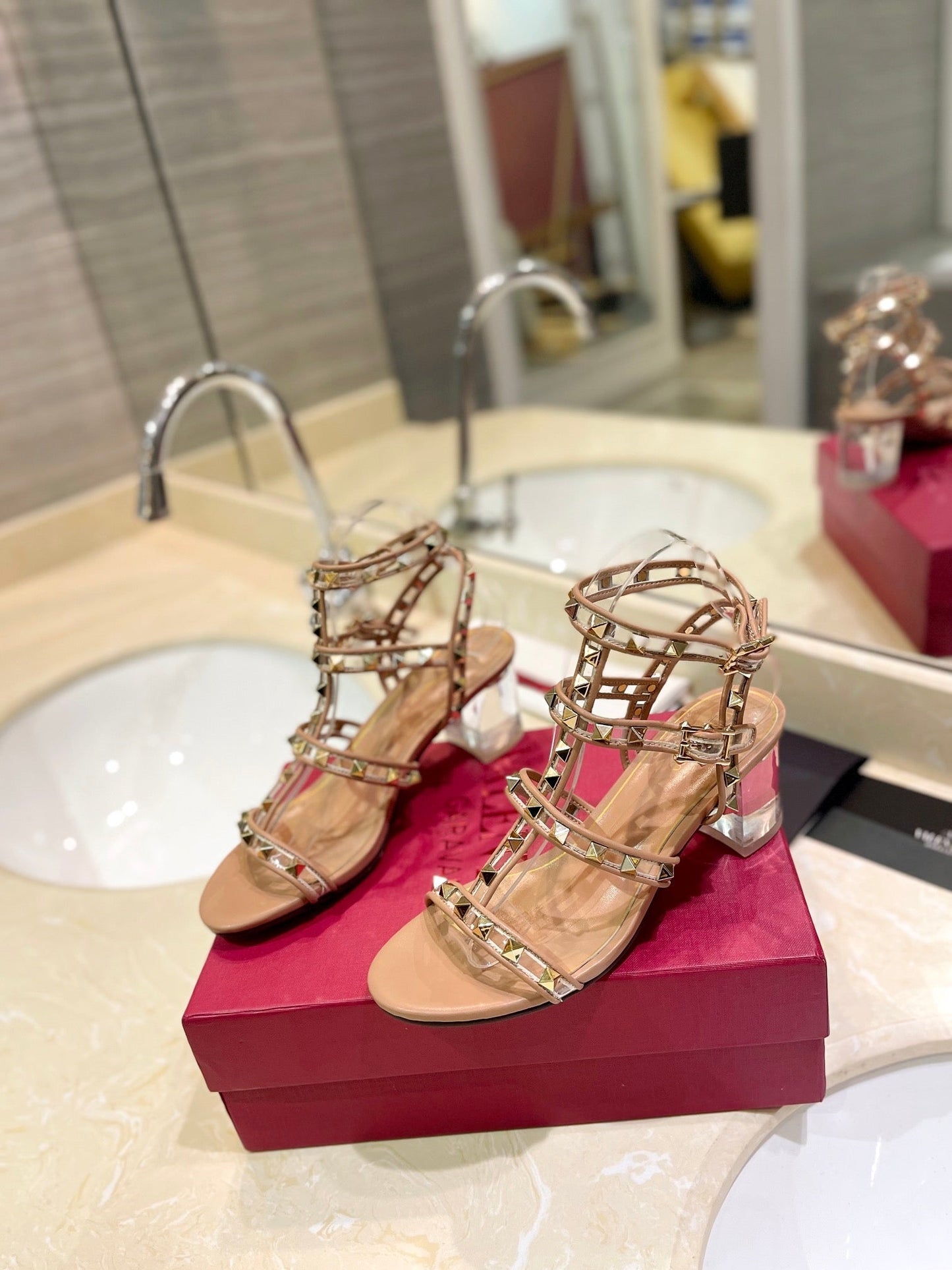 ROCKSTUD SANDAL WITH STRAP IN CAMEL BROWN CALFSKIN 60 MM - 34