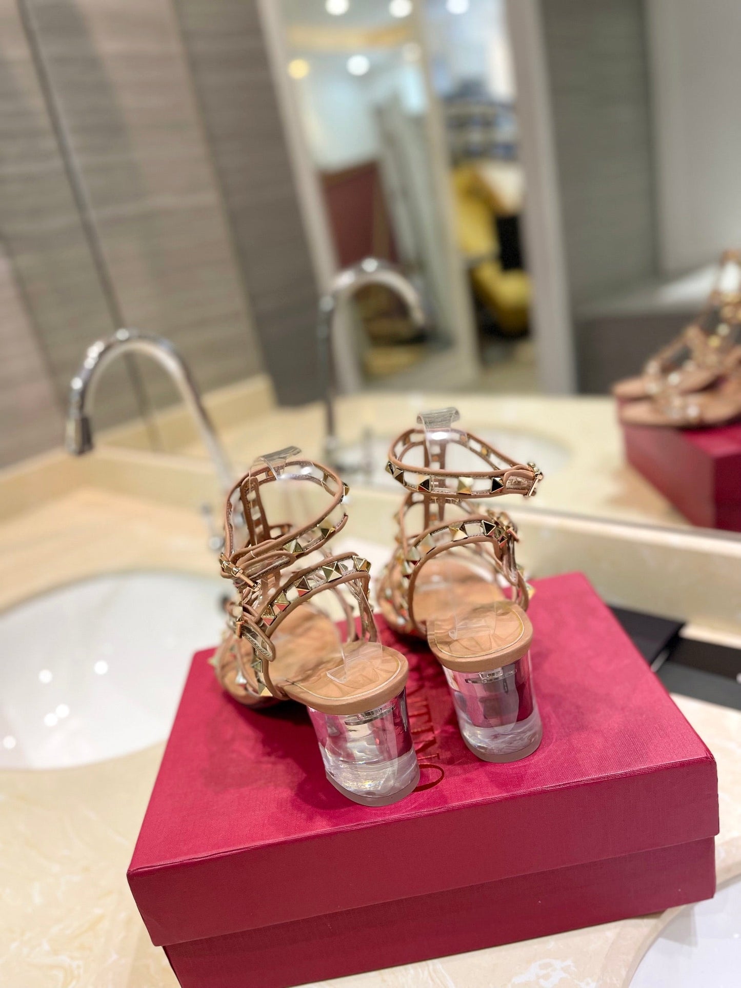 ROCKSTUD SANDAL WITH STRAP IN CAMEL BROWN CALFSKIN 60 MM - 34