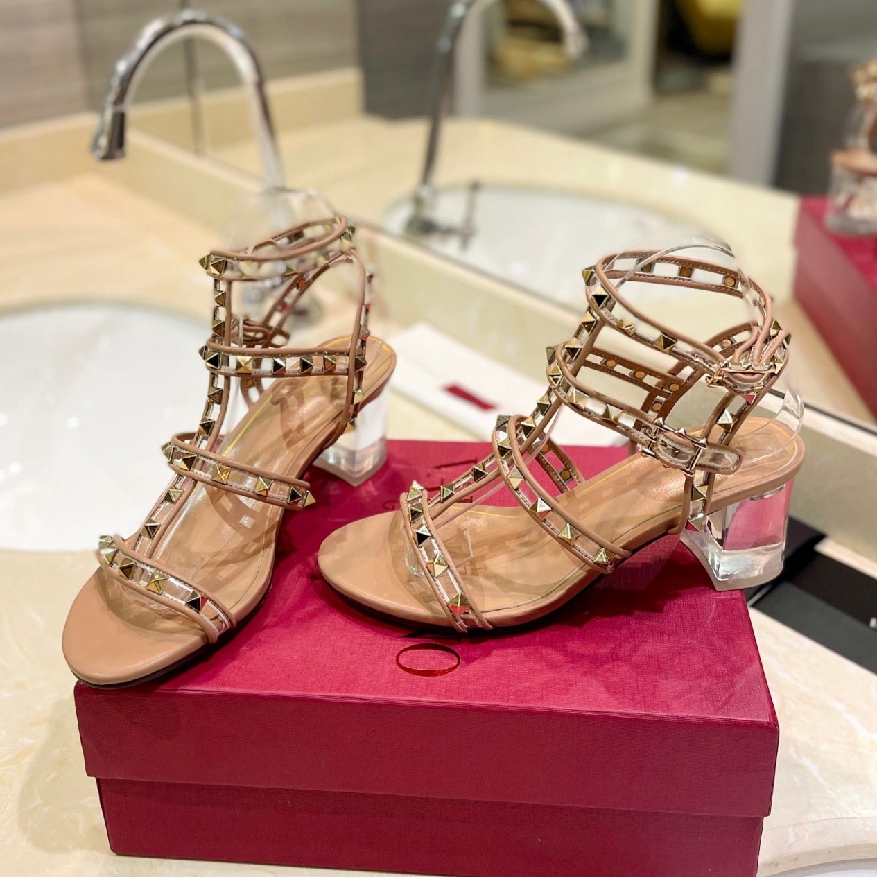 ROCKSTUD SANDAL WITH STRAP IN CAMEL BROWN CALFSKIN 60 MM - 34