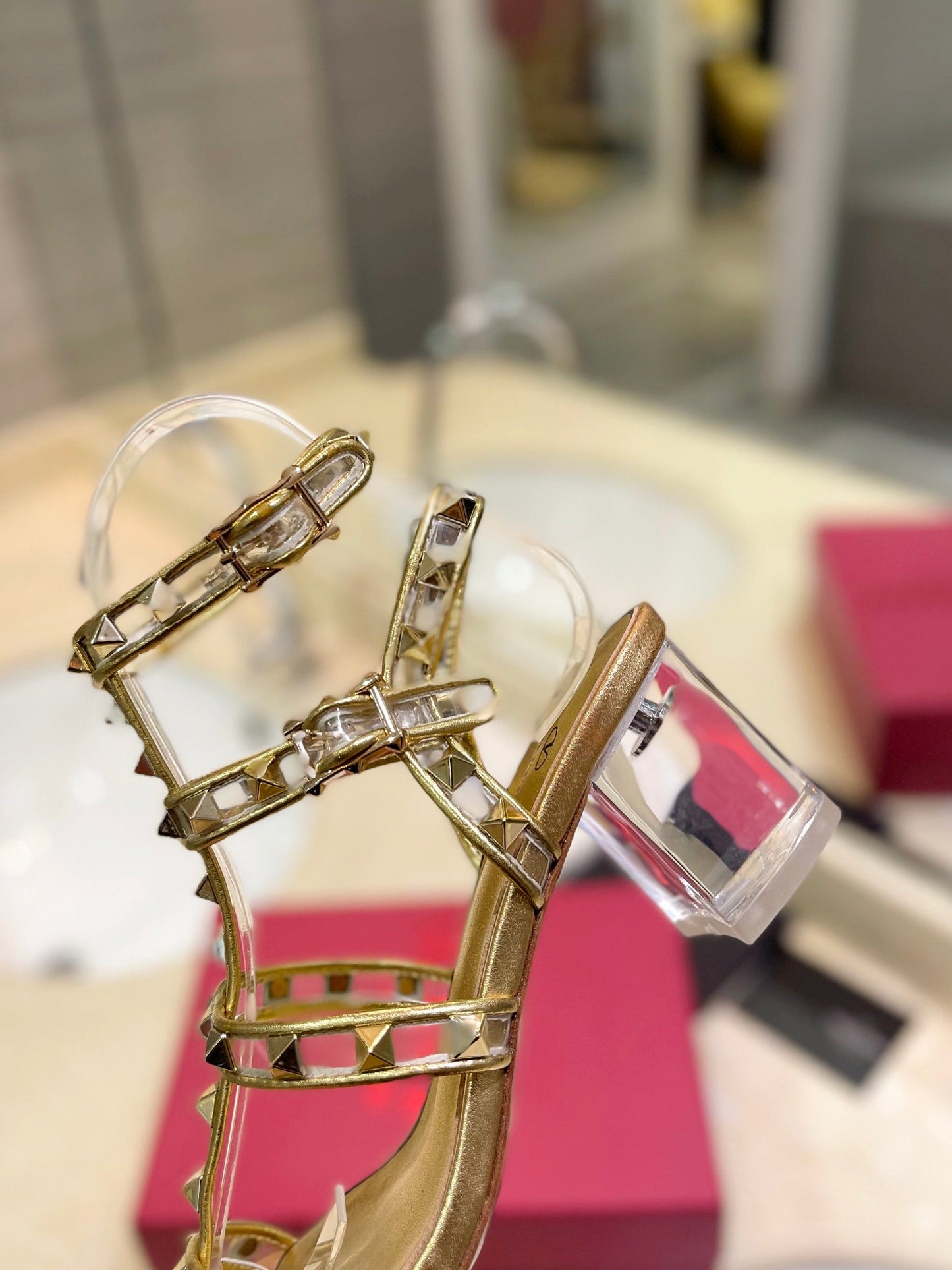 ROCKSTUD SANDAL WITH STRAP IN GOLD CALFSKIN 60 MM - 34