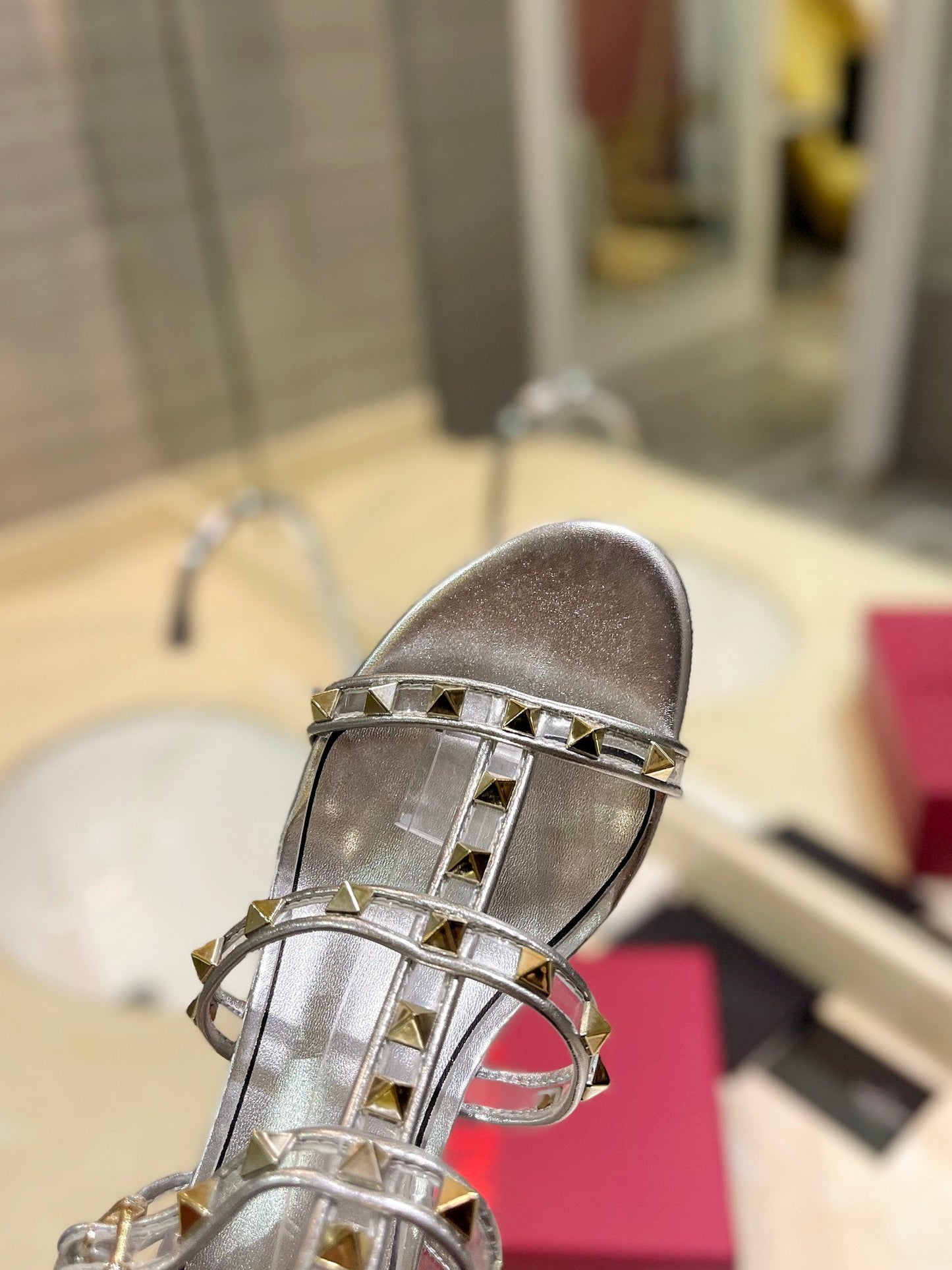 ROCKSTUD SANDAL WITH STRAP IN SILVER CALFSKIN 60 MM - 34