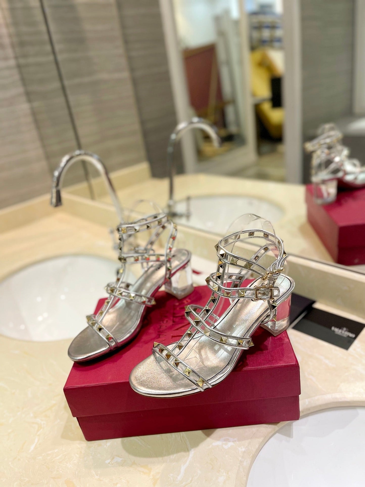 ROCKSTUD SANDAL WITH STRAP IN SILVER CALFSKIN 60 MM - 34