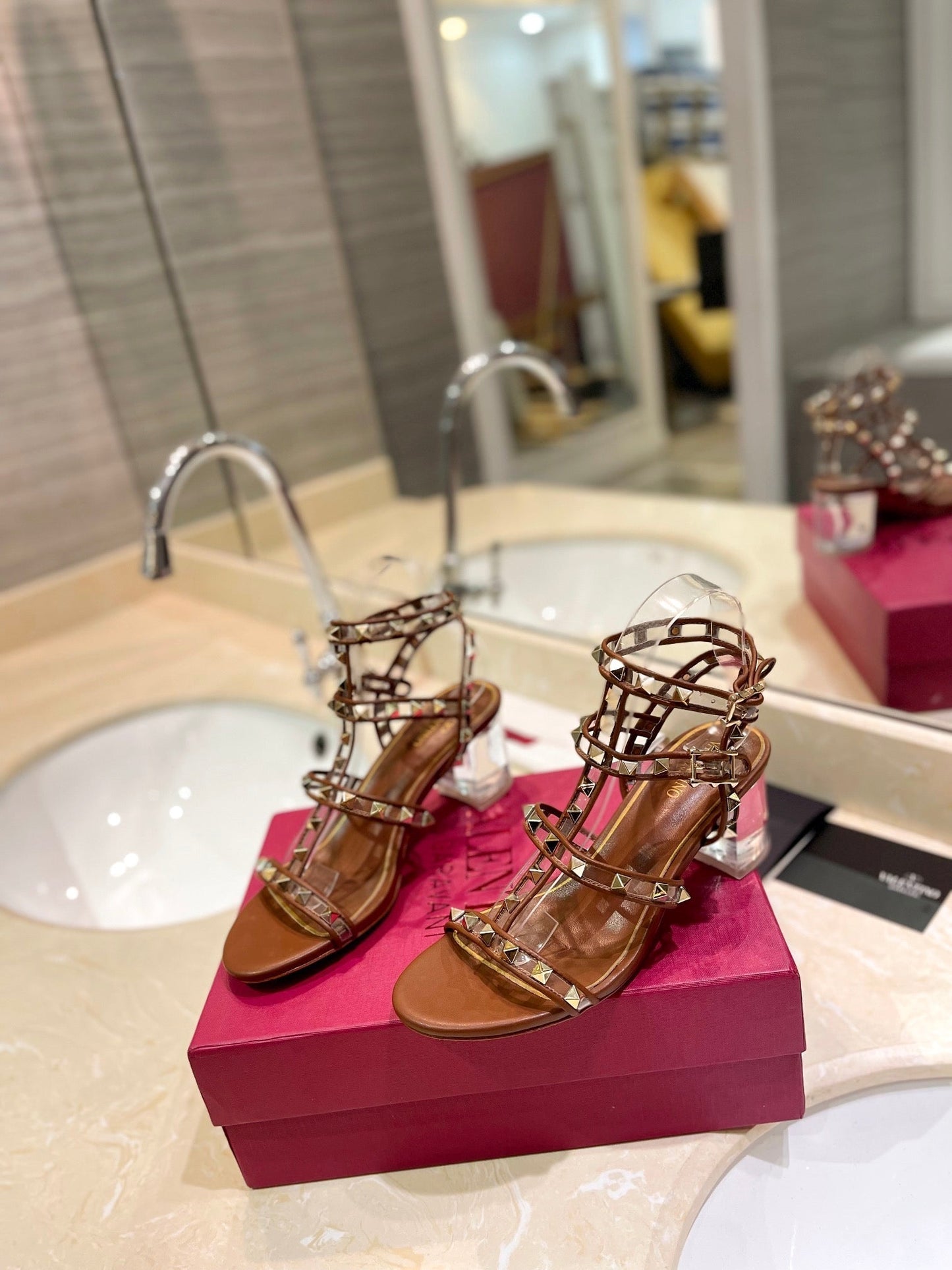 ROCKSTUD SANDAL WITH STRAP IN BRONZE BROWN CALFSKIN 60 MM - 34