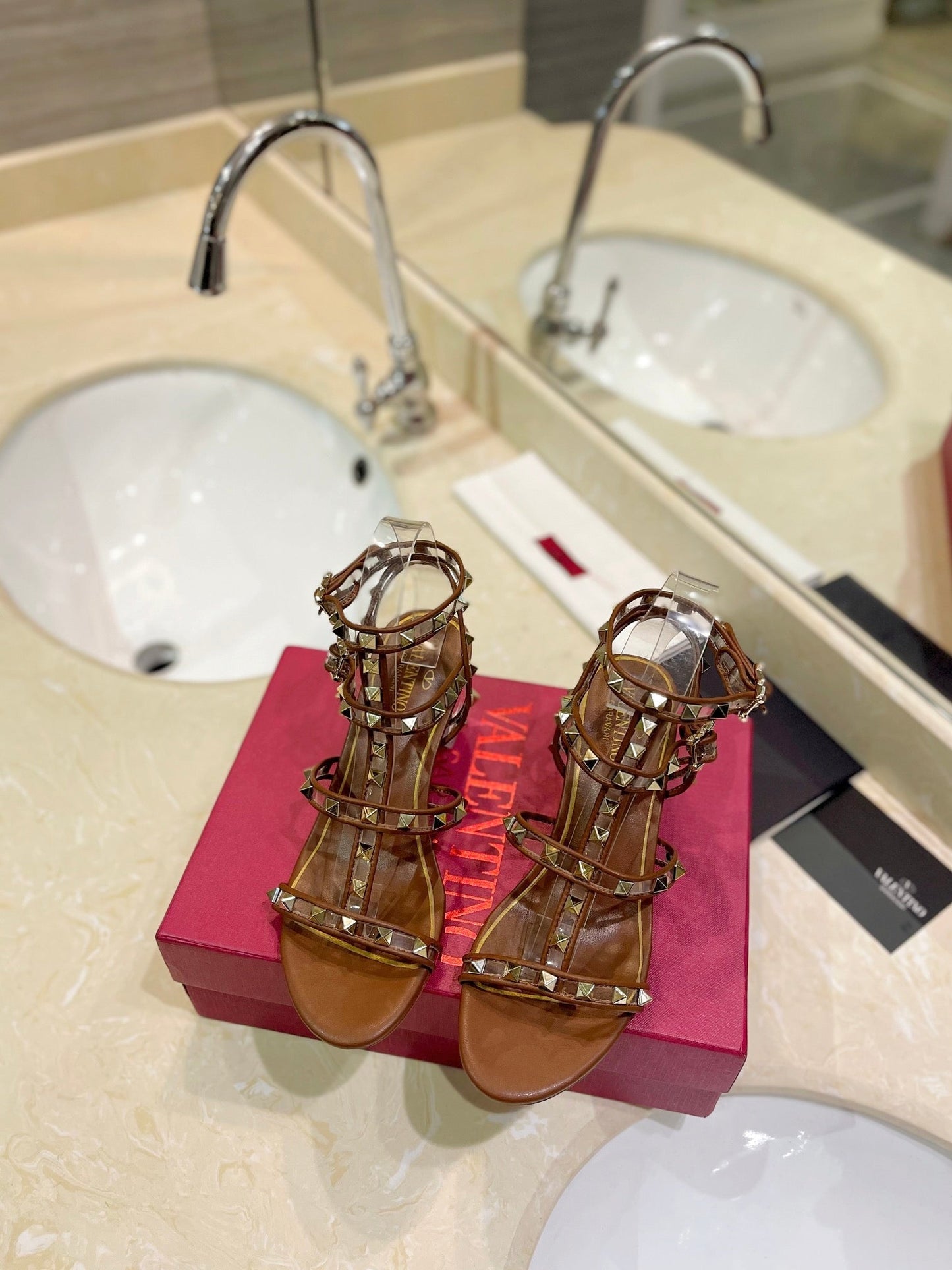 ROCKSTUD SANDAL WITH STRAP IN BRONZE BROWN CALFSKIN 60 MM - 34