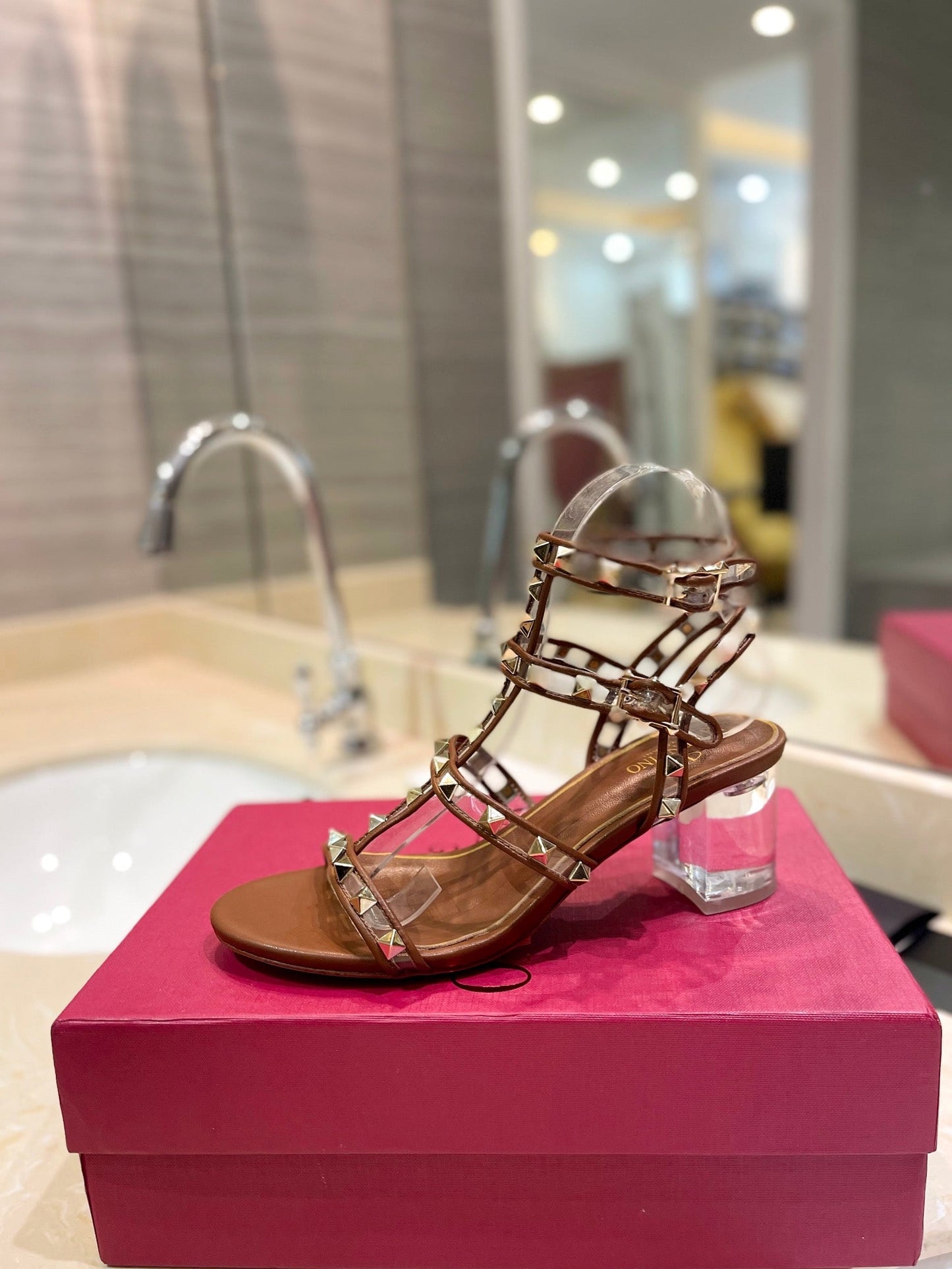 ROCKSTUD SANDAL WITH STRAP IN BRONZE BROWN CALFSKIN 60 MM - 34
