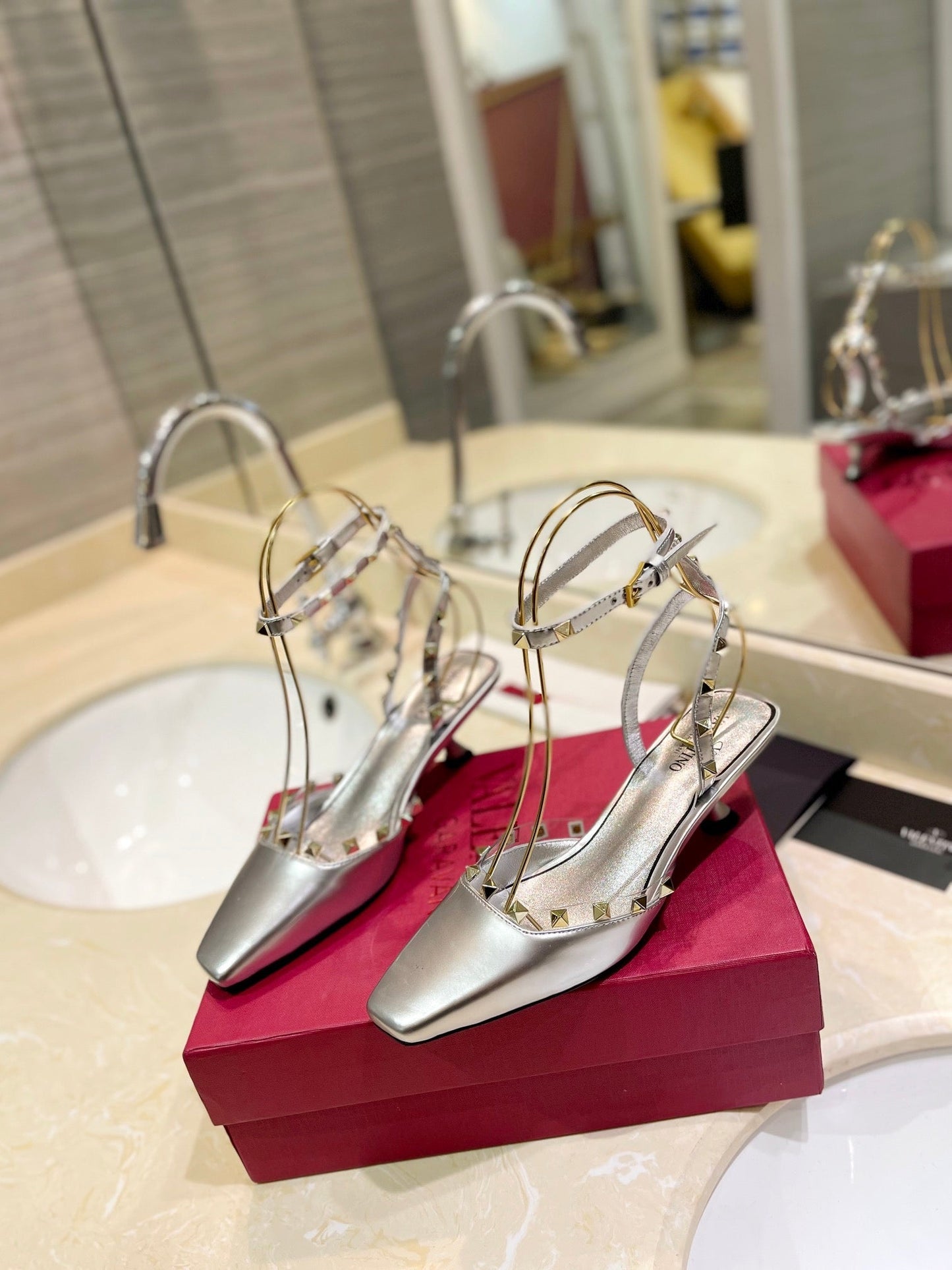ROCKSTUD SLINGBACK IN SILVER CALFSKIN 50MM - 34