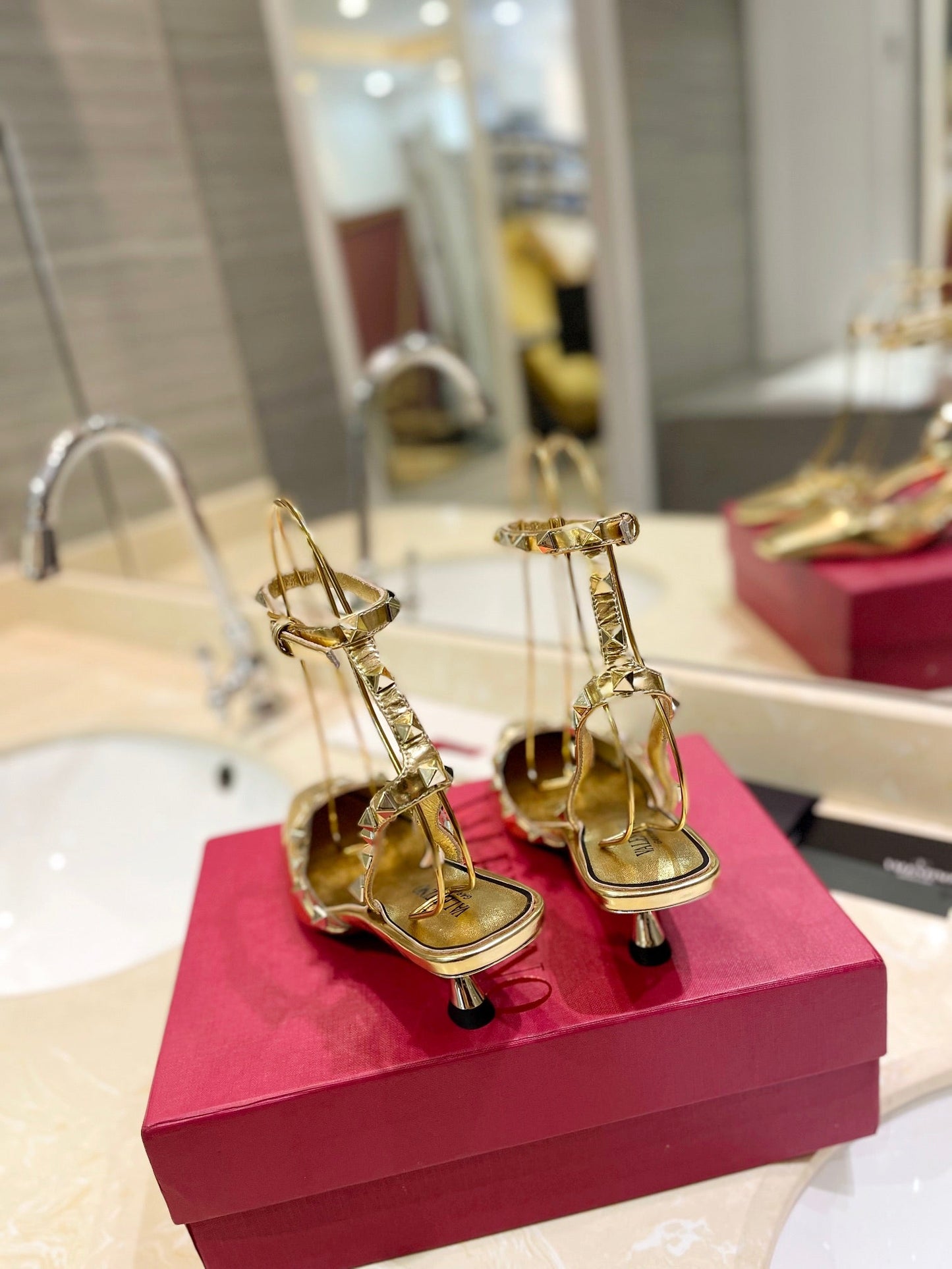 ROCKSTUD SLINGBACK IN GOLD CALFSKIN 50MM - 34