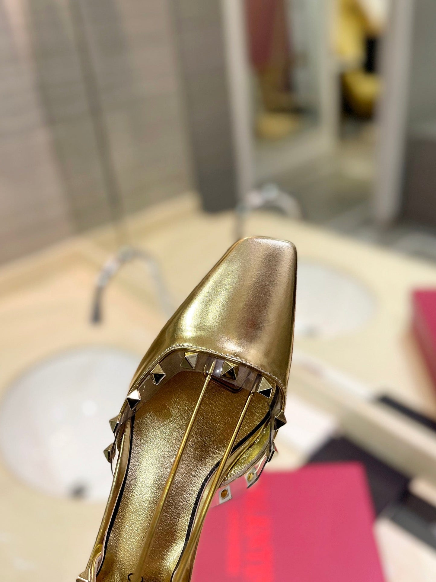 ROCKSTUD SLINGBACK IN GOLD CALFSKIN 50MM - 34