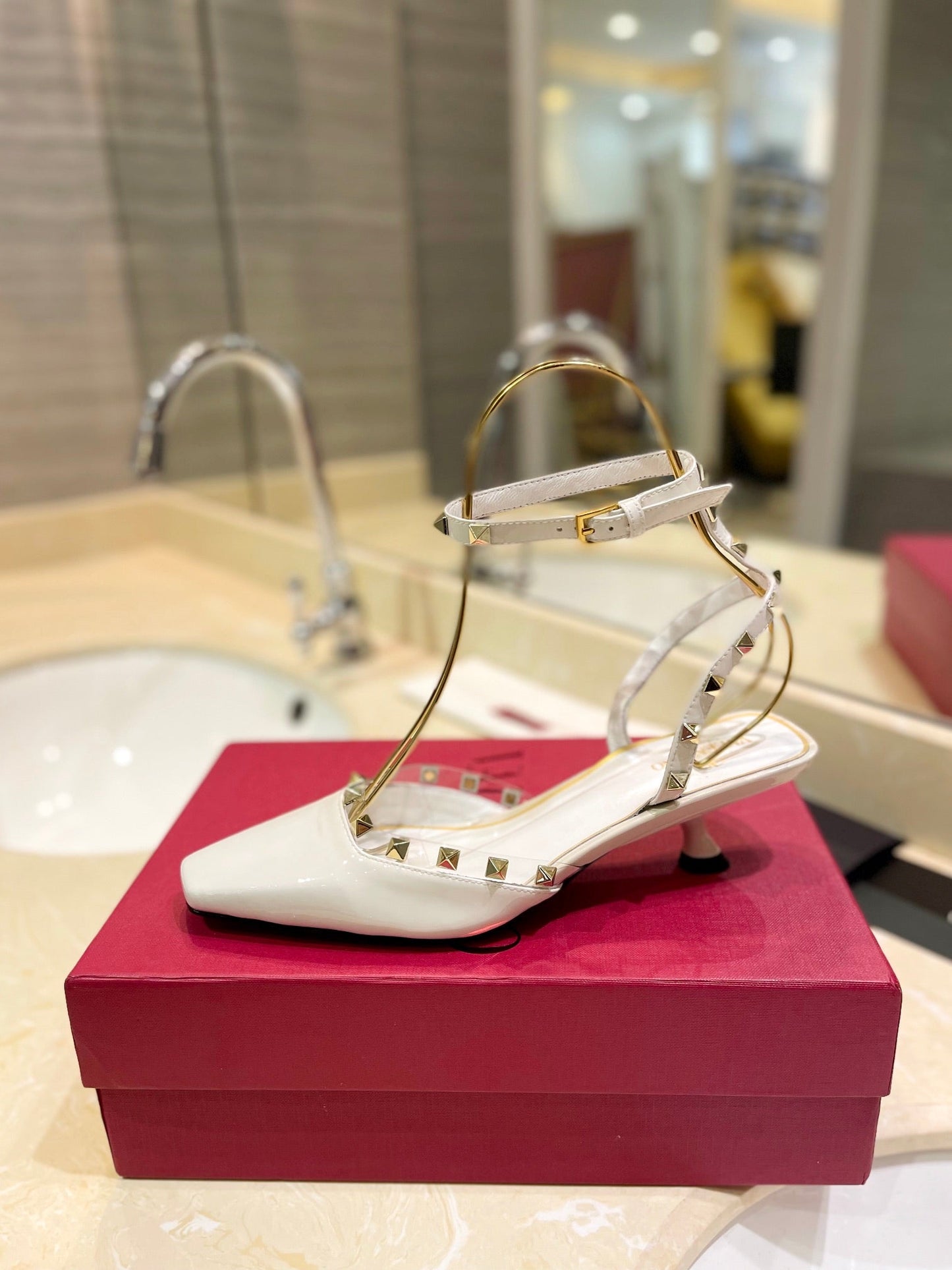 ROCKSTUD SLINGBACK IN WHITE CALFSKIN 50MM - 34