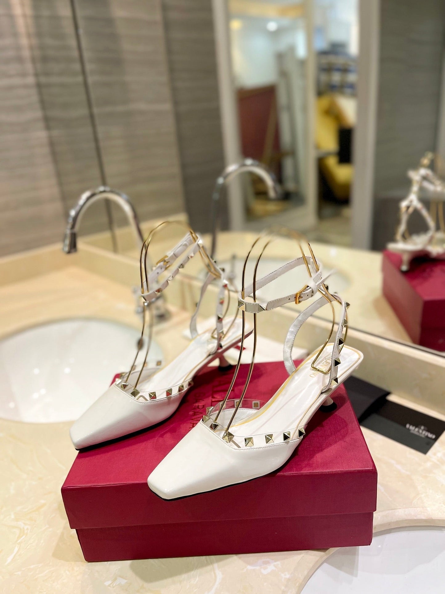 ROCKSTUD SLINGBACK IN WHITE CALFSKIN 50MM - 34