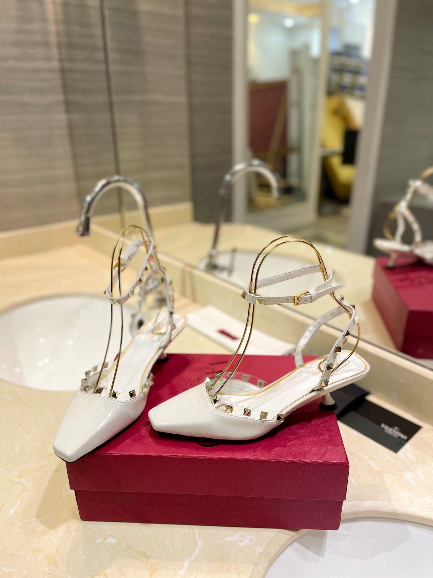 ROCKSTUD SLINGBACK IN WHITE CALFSKIN 50MM - 34