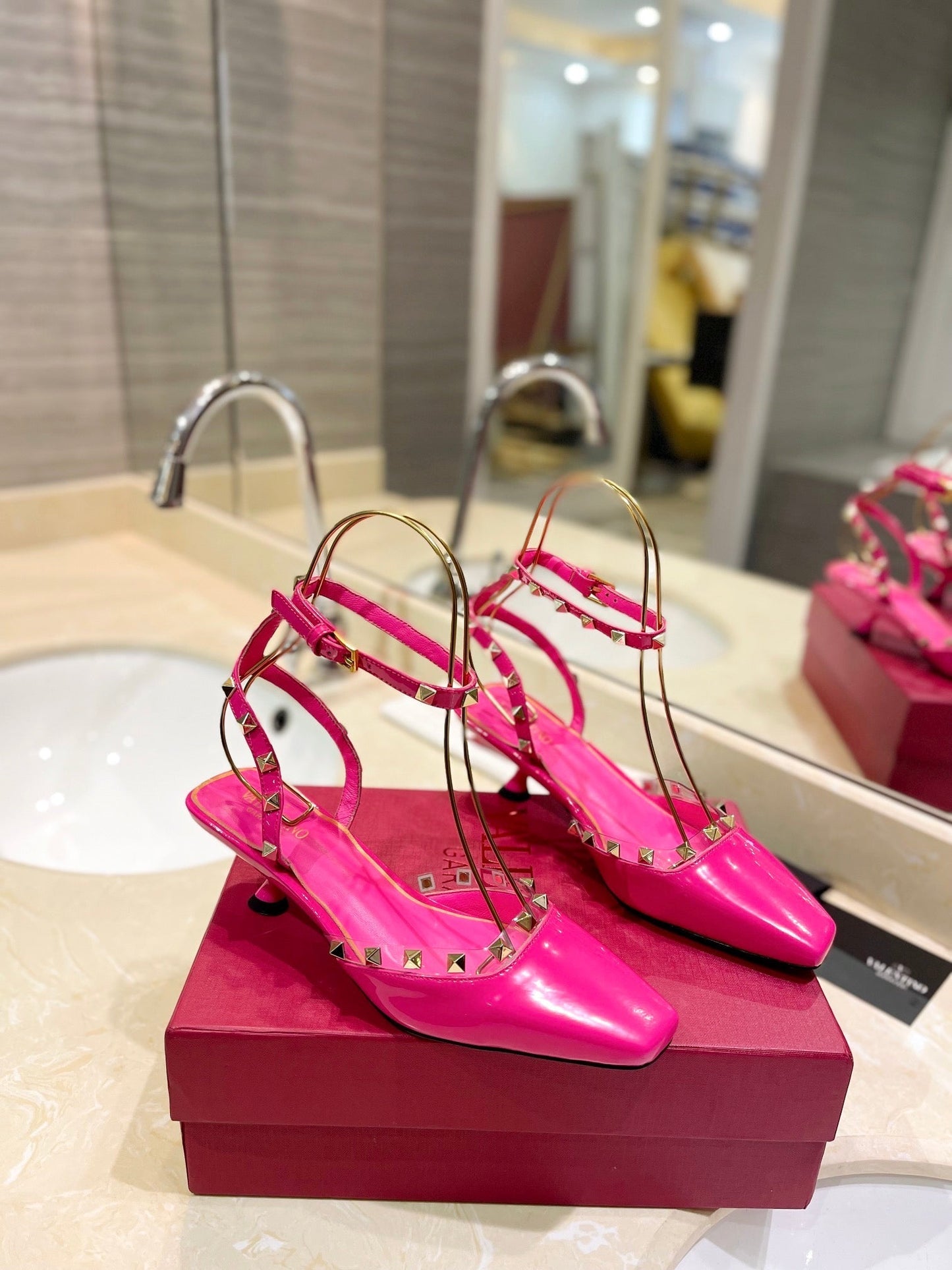 ROCKSTUD SLINGBACK IN BRIGHT PINK CALFSKIN 50MM - 34