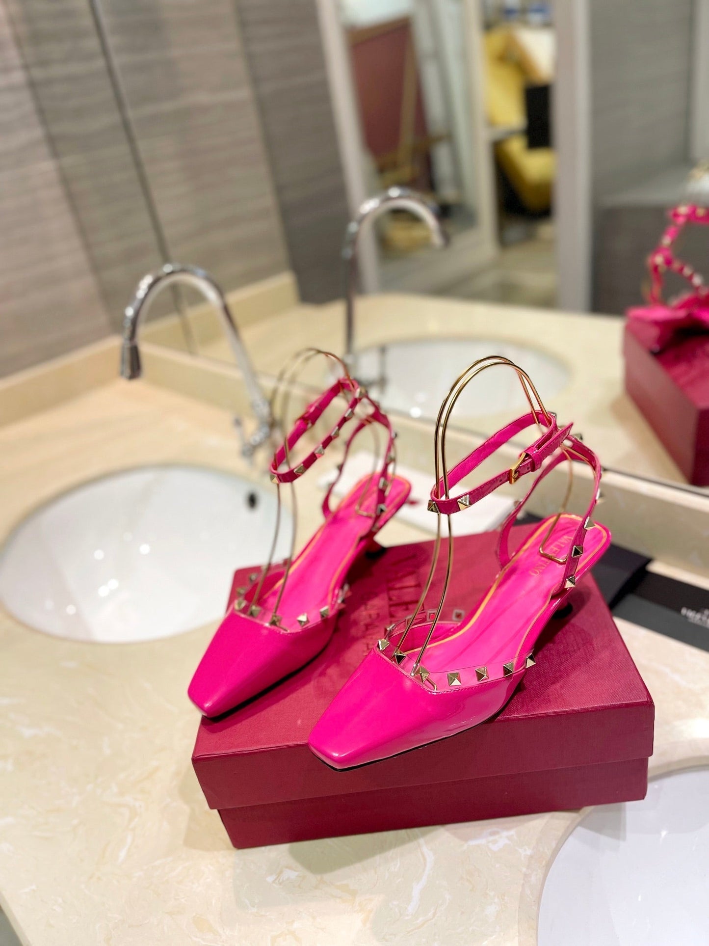ROCKSTUD SLINGBACK IN BRIGHT PINK CALFSKIN 50MM - 34