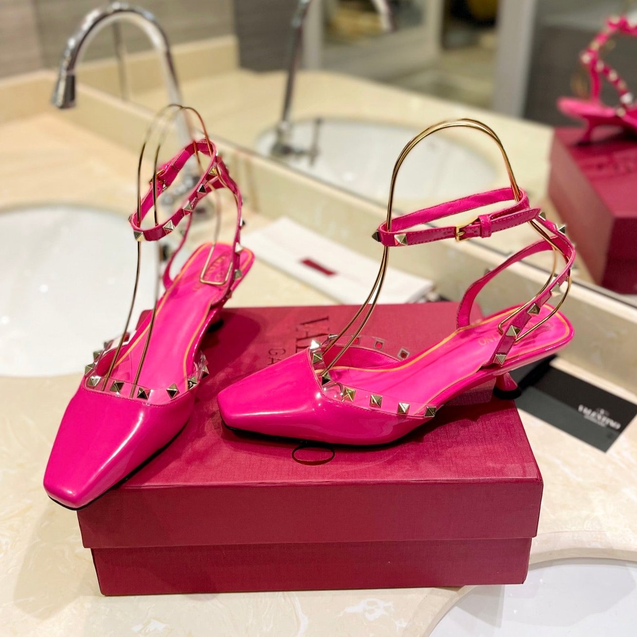 ROCKSTUD SLINGBACK IN BRIGHT PINK CALFSKIN 50MM - 34
