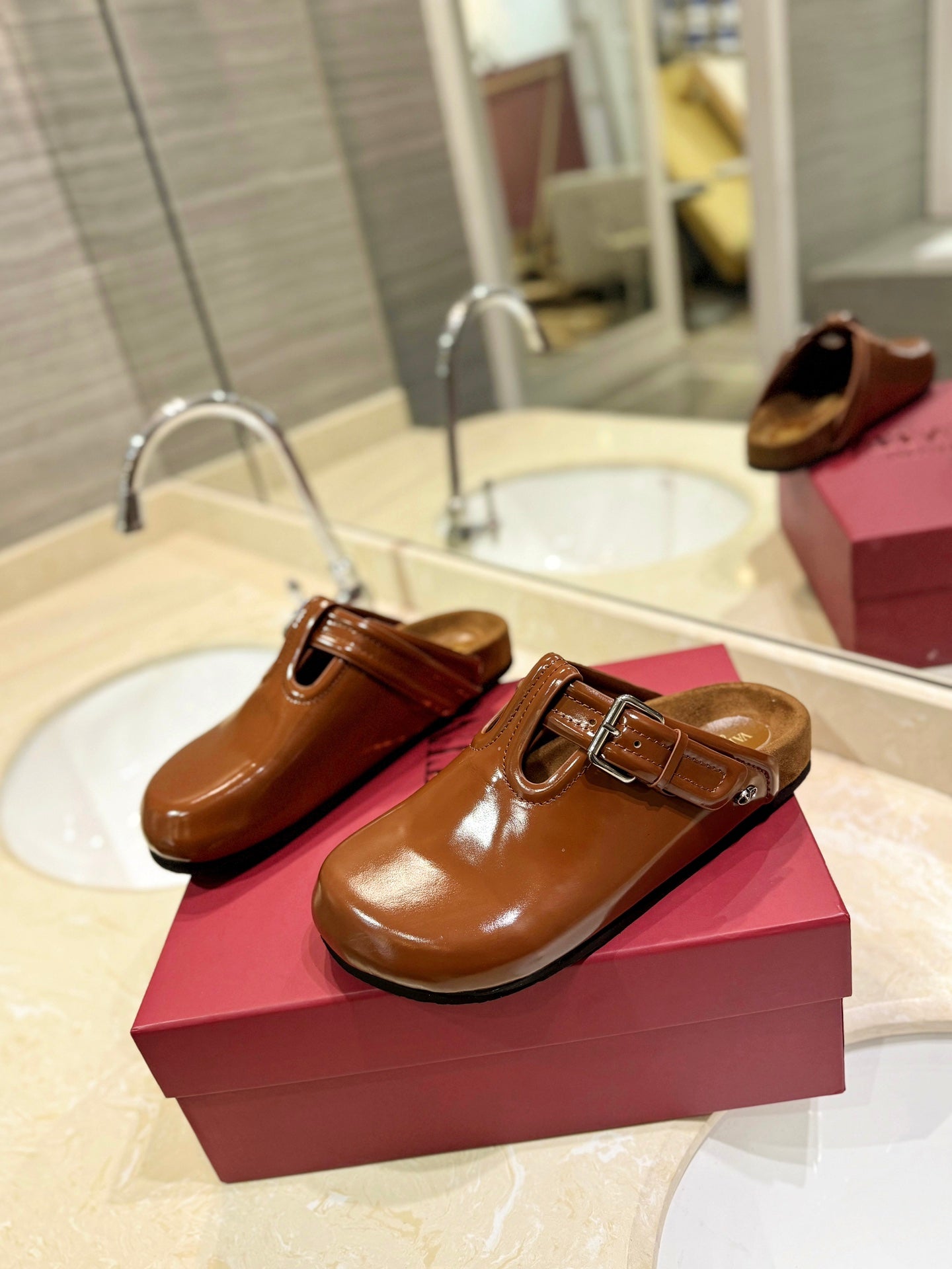 FUSSFRIEND BRONZE BROWN PATENT CALFSKIN LEATHER SABOT - 35