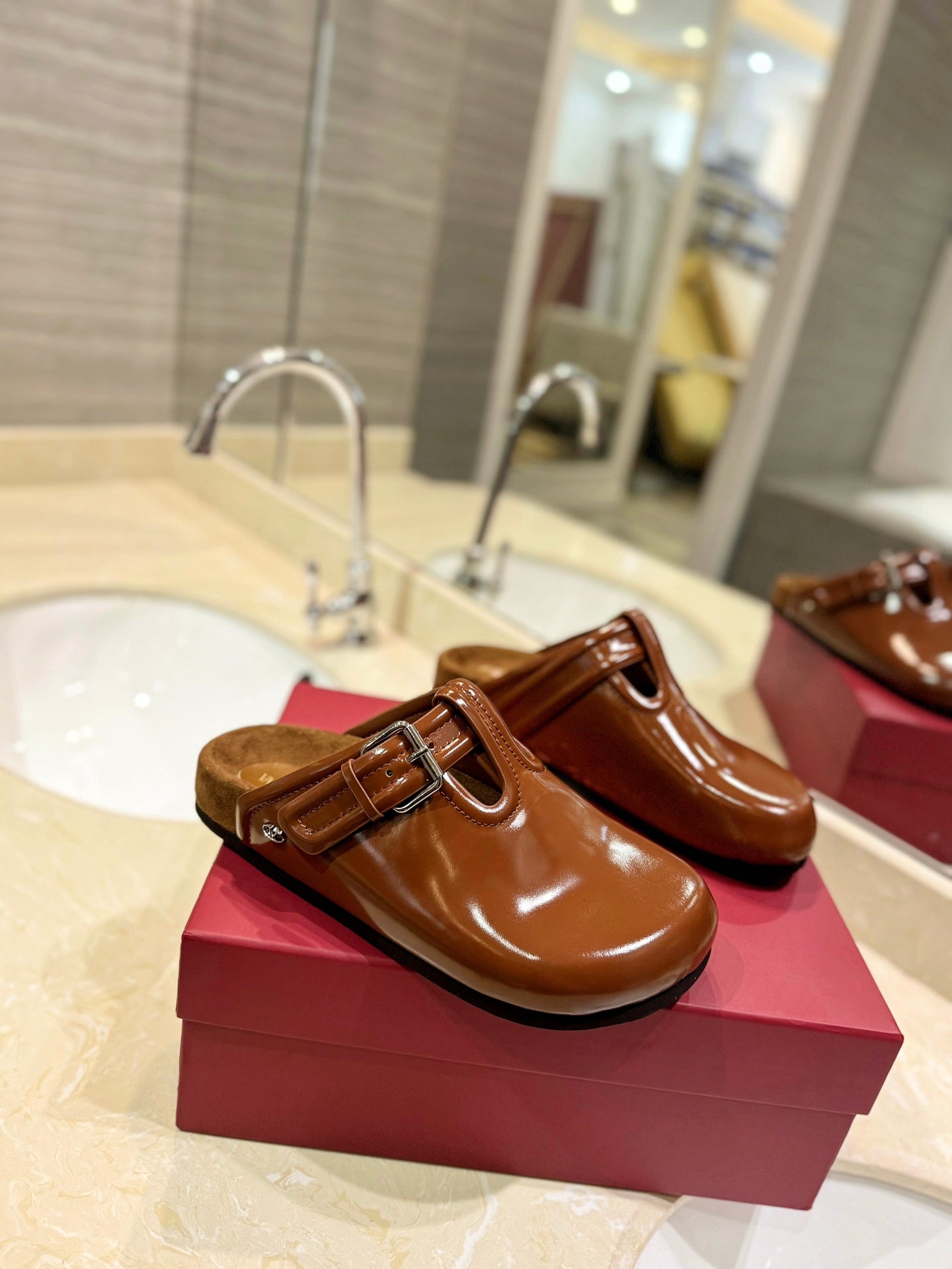 FUSSFRIEND BRONZE BROWN PATENT CALFSKIN LEATHER SABOT - 35
