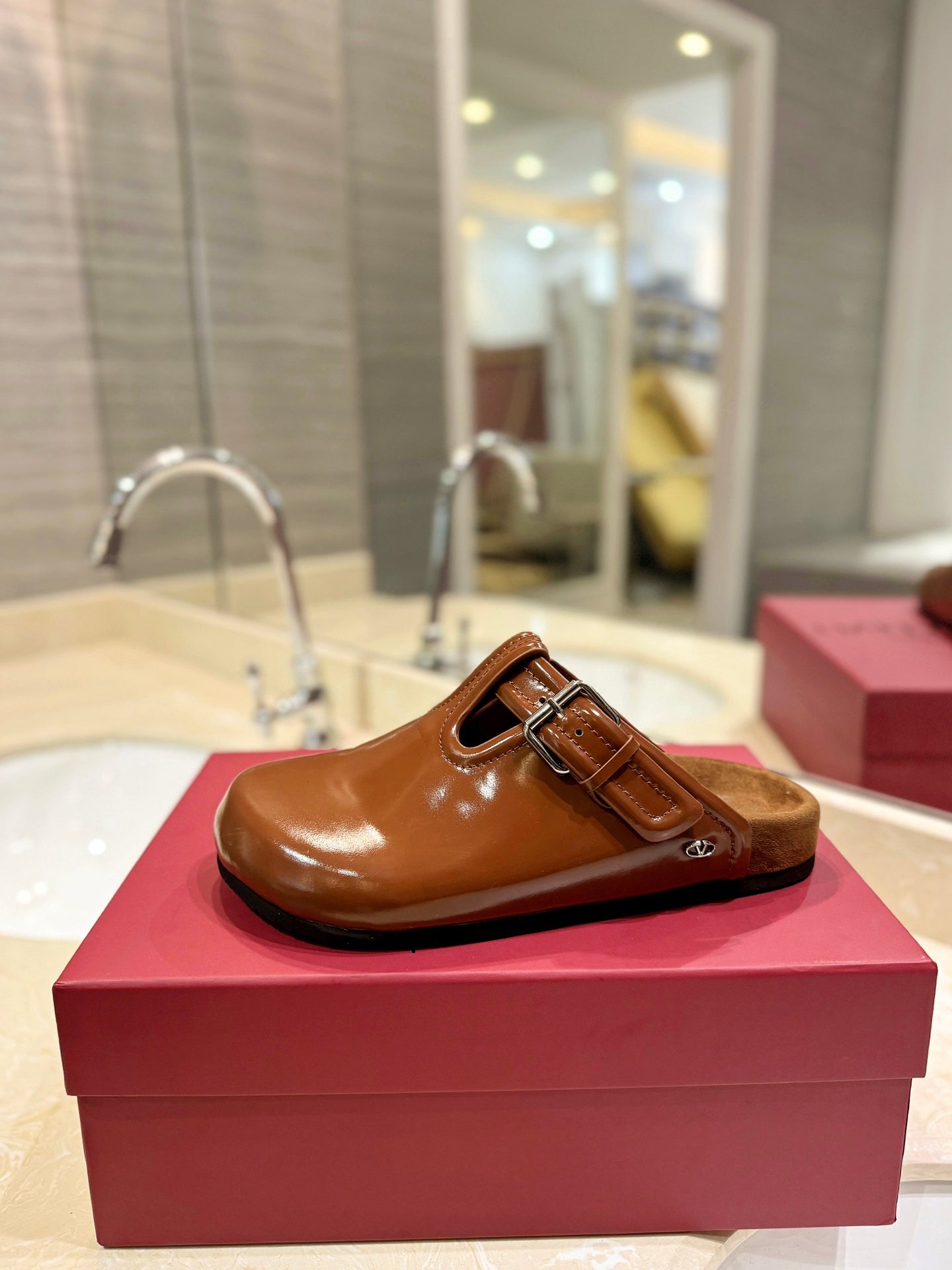 FUSSFRIEND BRONZE BROWN PATENT CALFSKIN LEATHER SABOT - 35