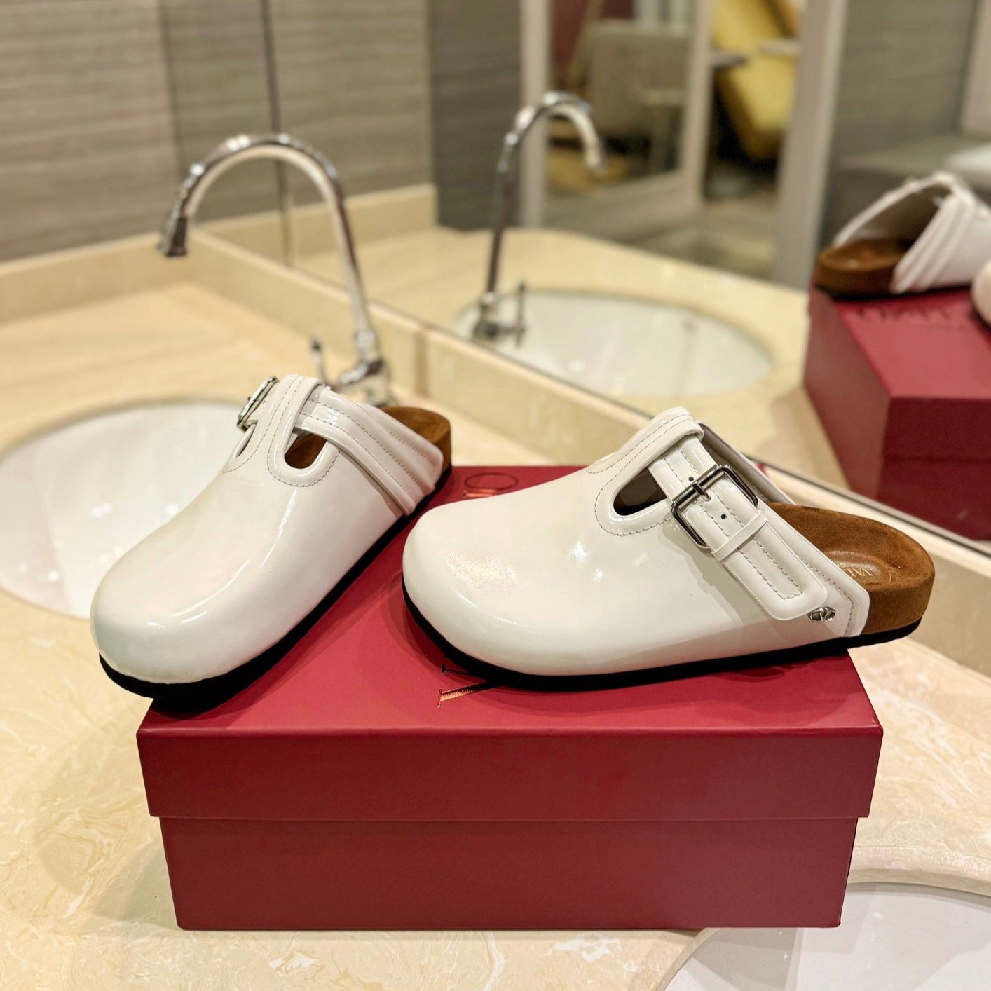 FUSSFRIEND WHITE PATENT CALFSKIN LEATHER SABOT - 35