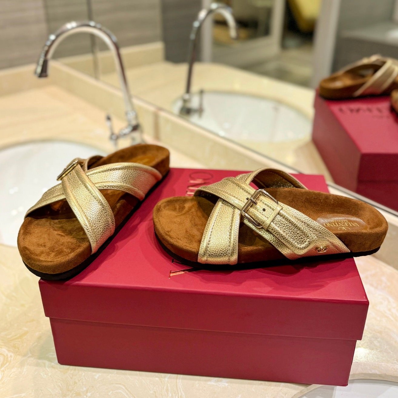 CROSSOVER - STRAP GOLD CALFSKIN SLIDE - 35