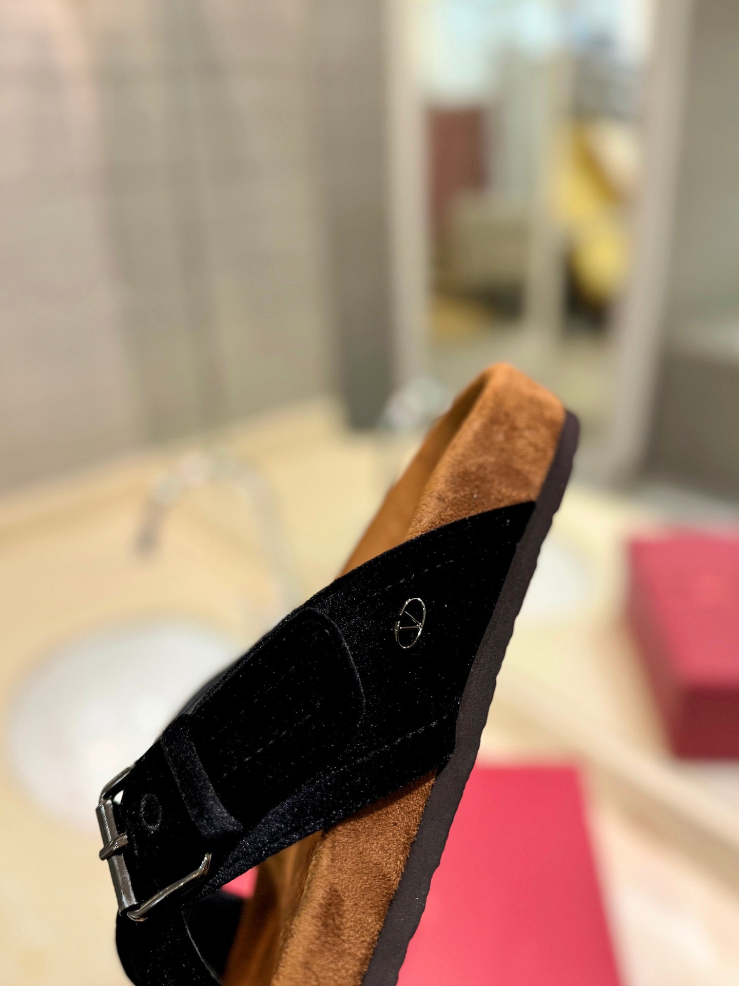 FUSSFRIEND BLACK SILK VELVET SLIDE SANDALS - 35